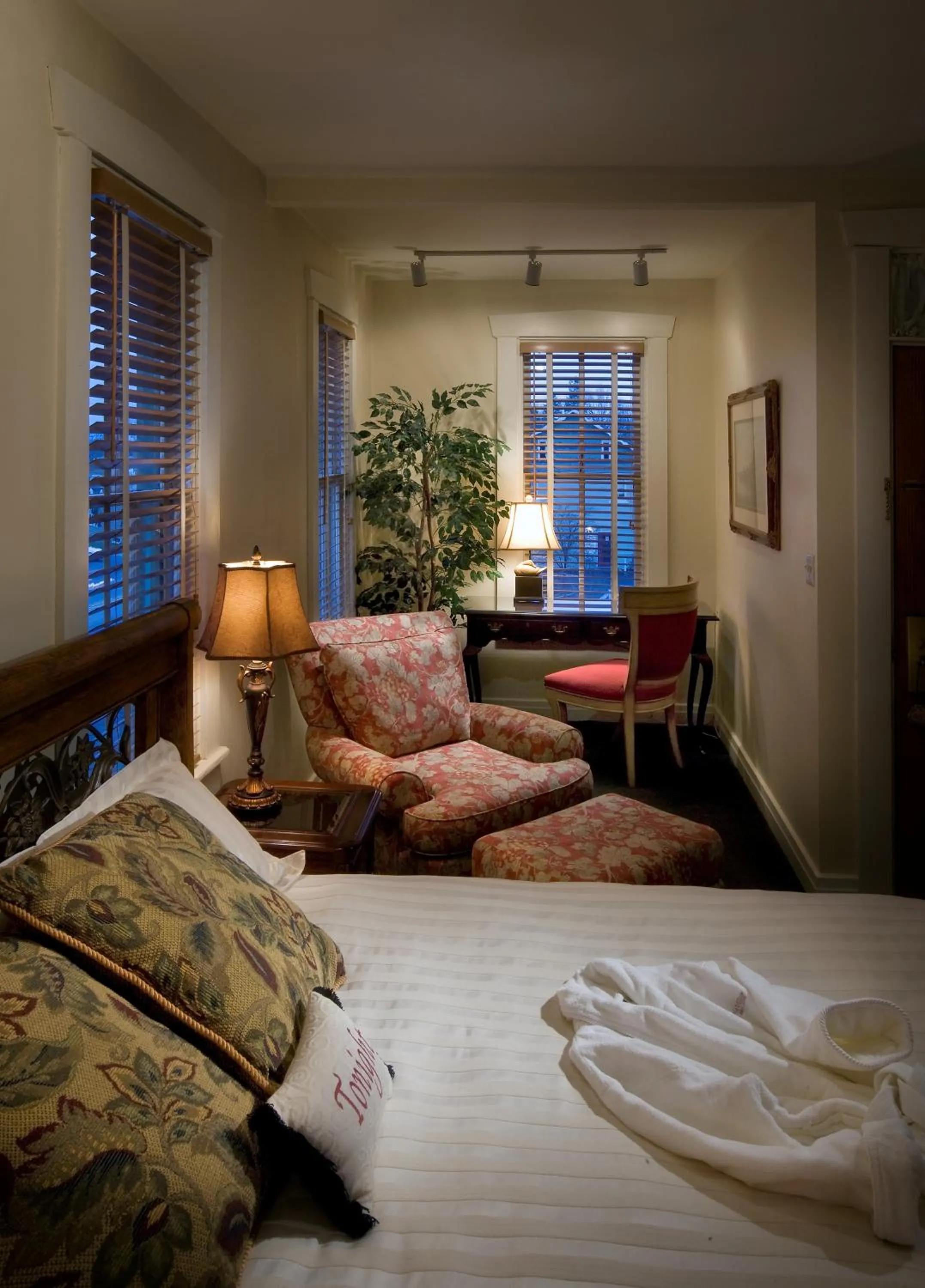 Photo of the whole room, Bed in The Inn at Leola Village, a Historic Hotel of America