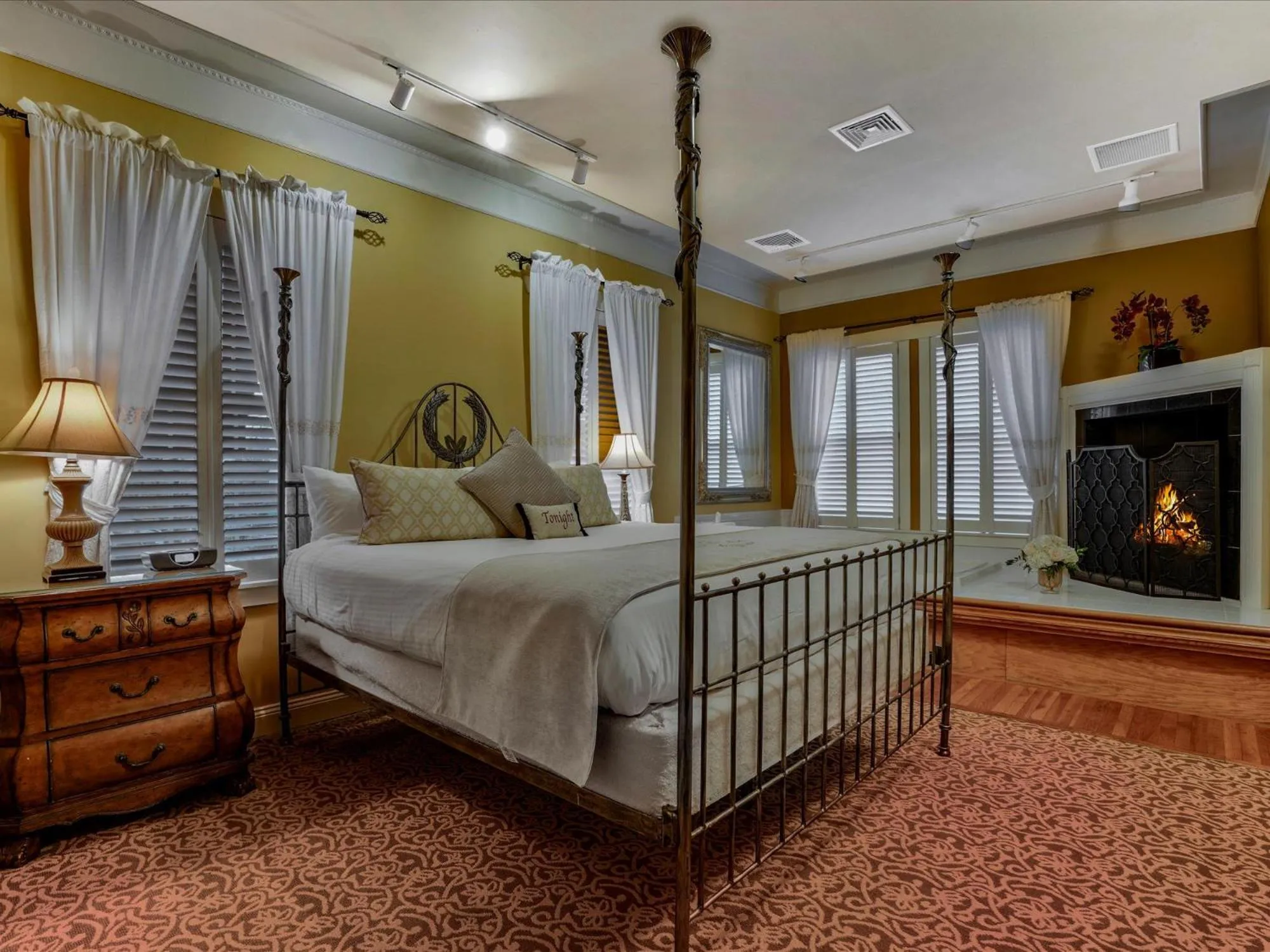 Photo of the whole room, Bed in The Inn at Leola Village, a Historic Hotel of America