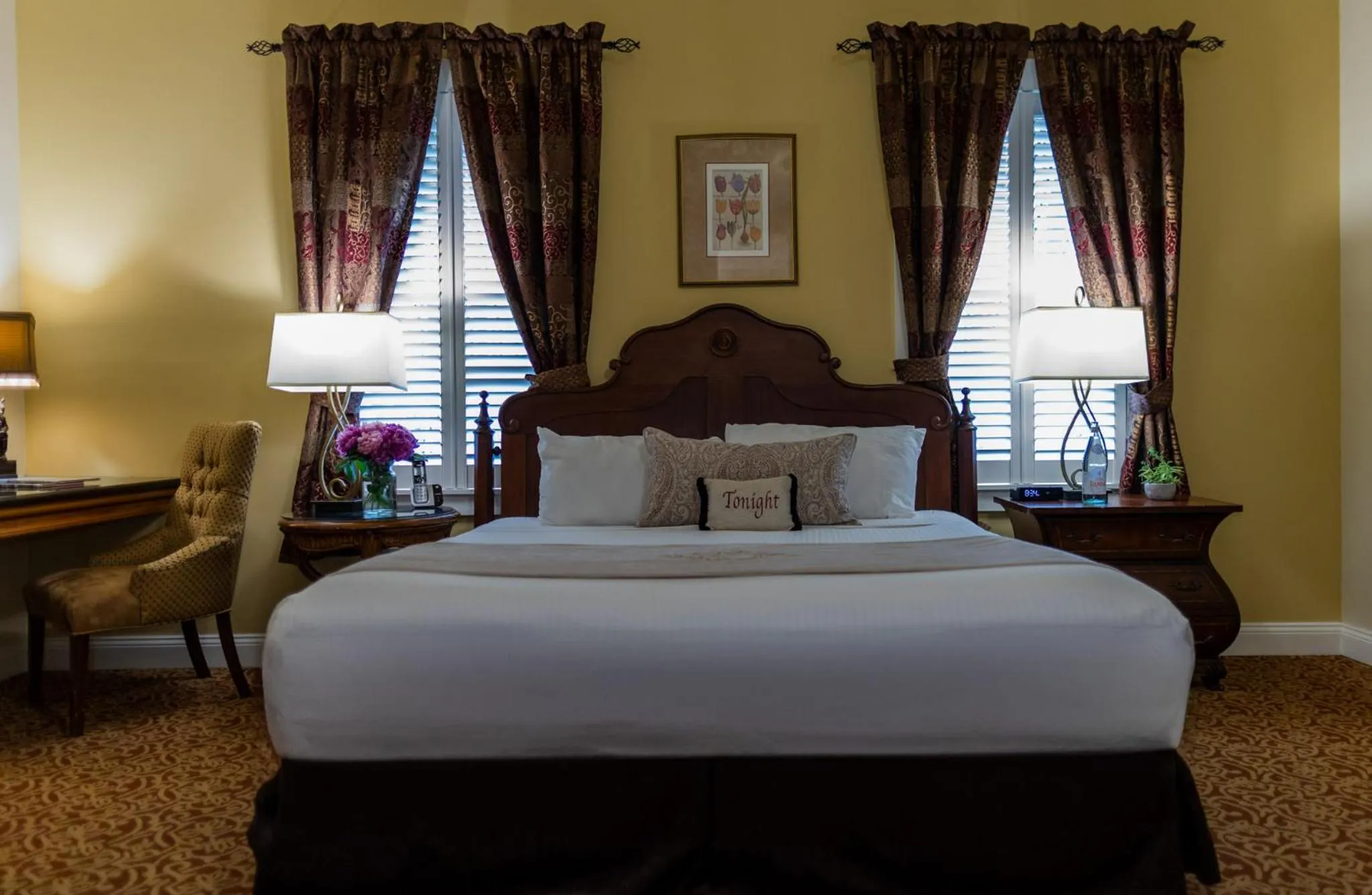 Bed in The Inn at Leola Village, a Historic Hotel of America