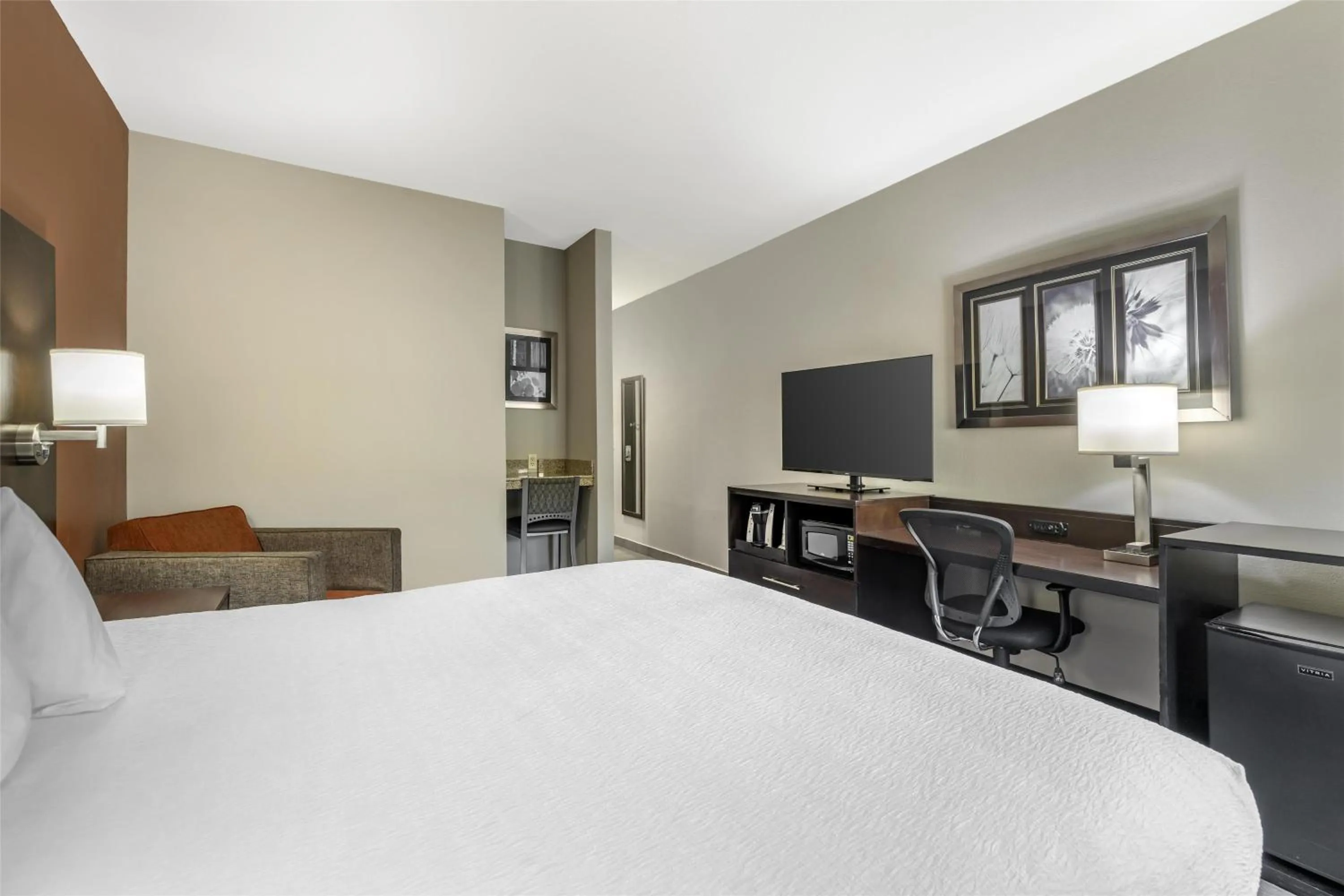 Bedroom, Bed in Best Western Plus Lee's Summit Hotel & Suites