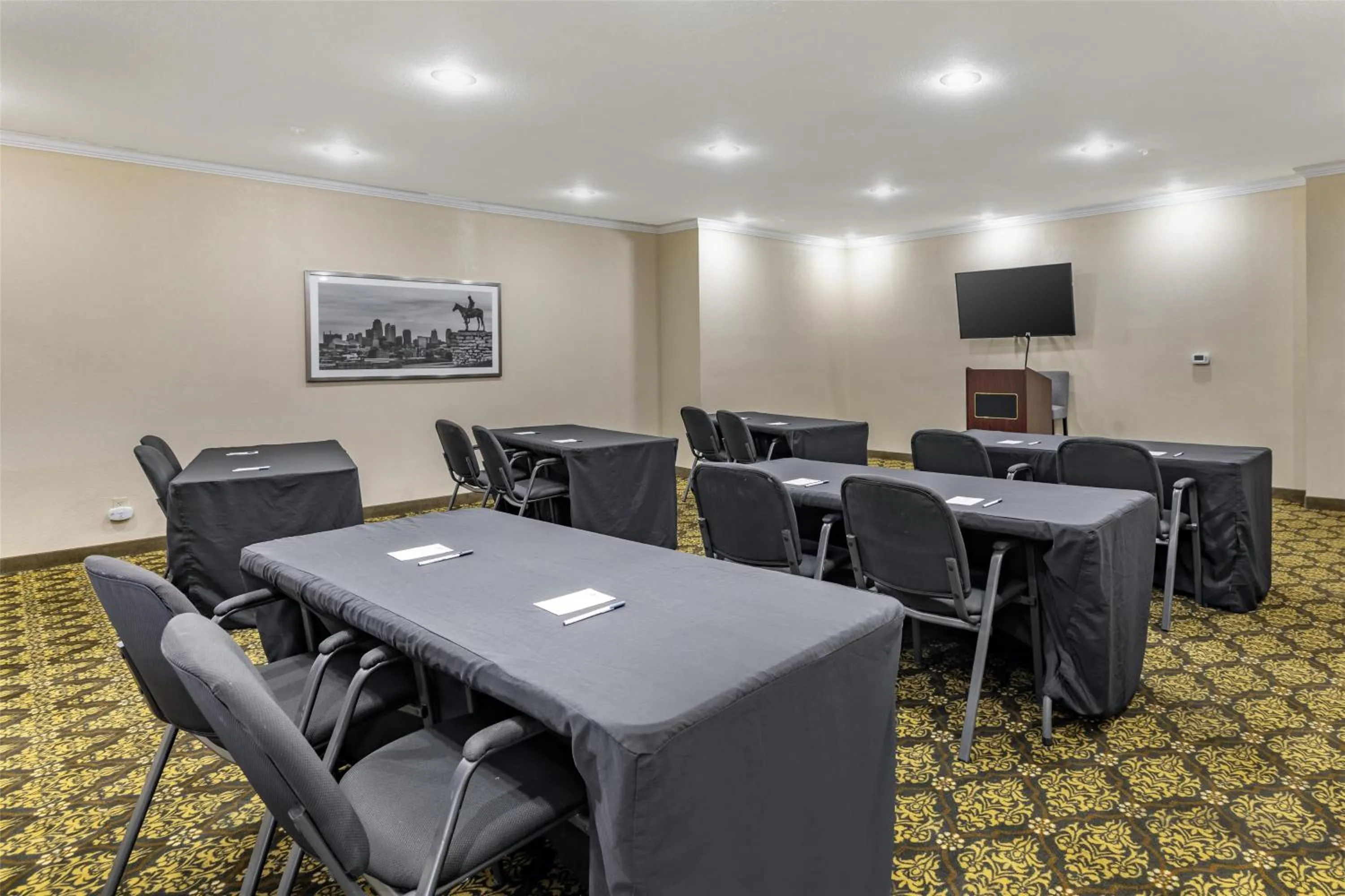 Meeting/conference room in Best Western Plus Lee's Summit Hotel & Suites