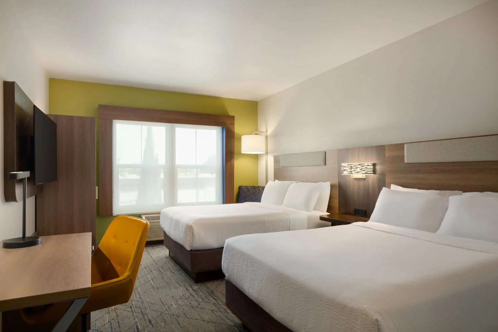 Photo of the whole room, Bed in Holiday Inn Express- West Sacramento by IHG
