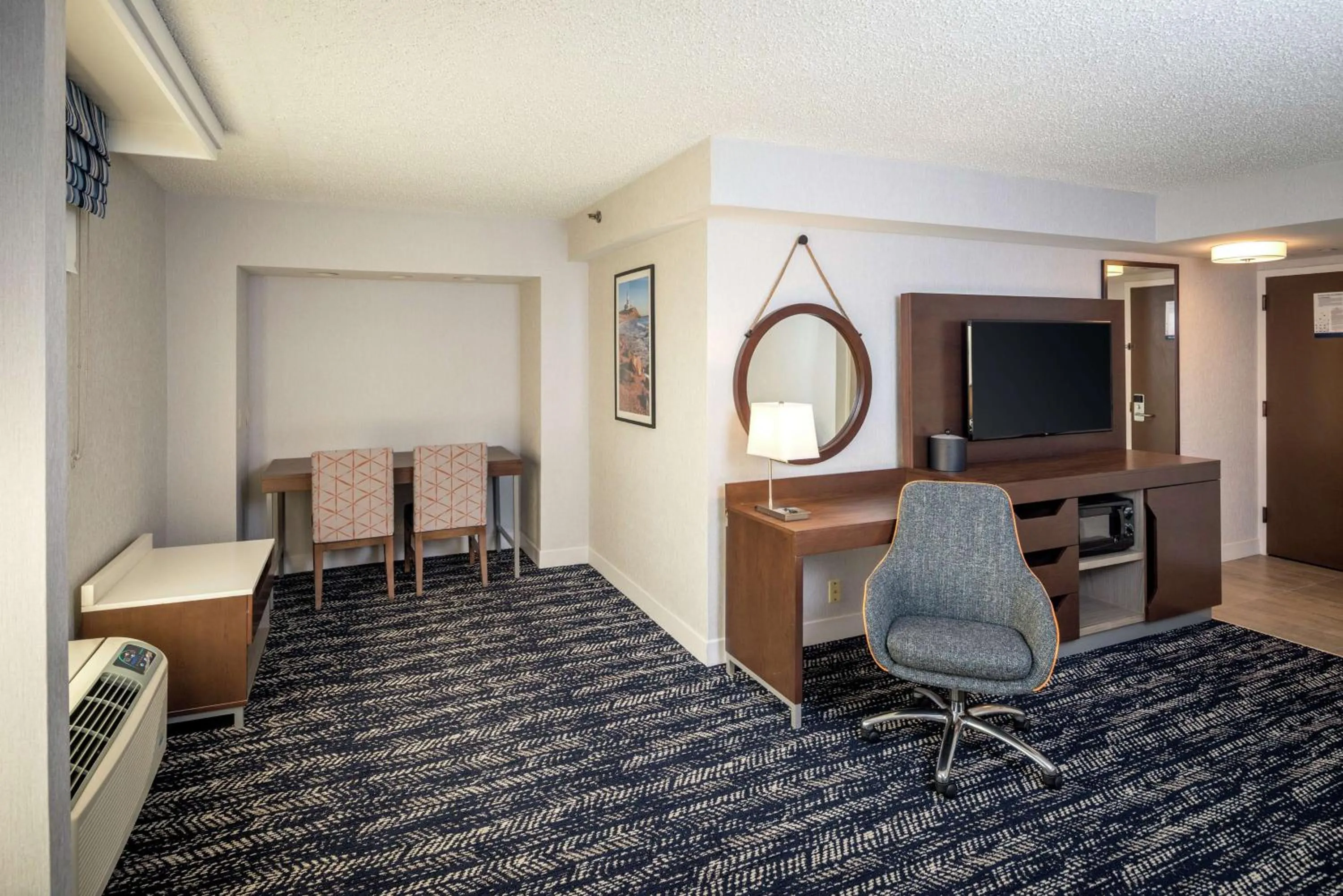 Living room in Hampton Inn Long Island/Commack