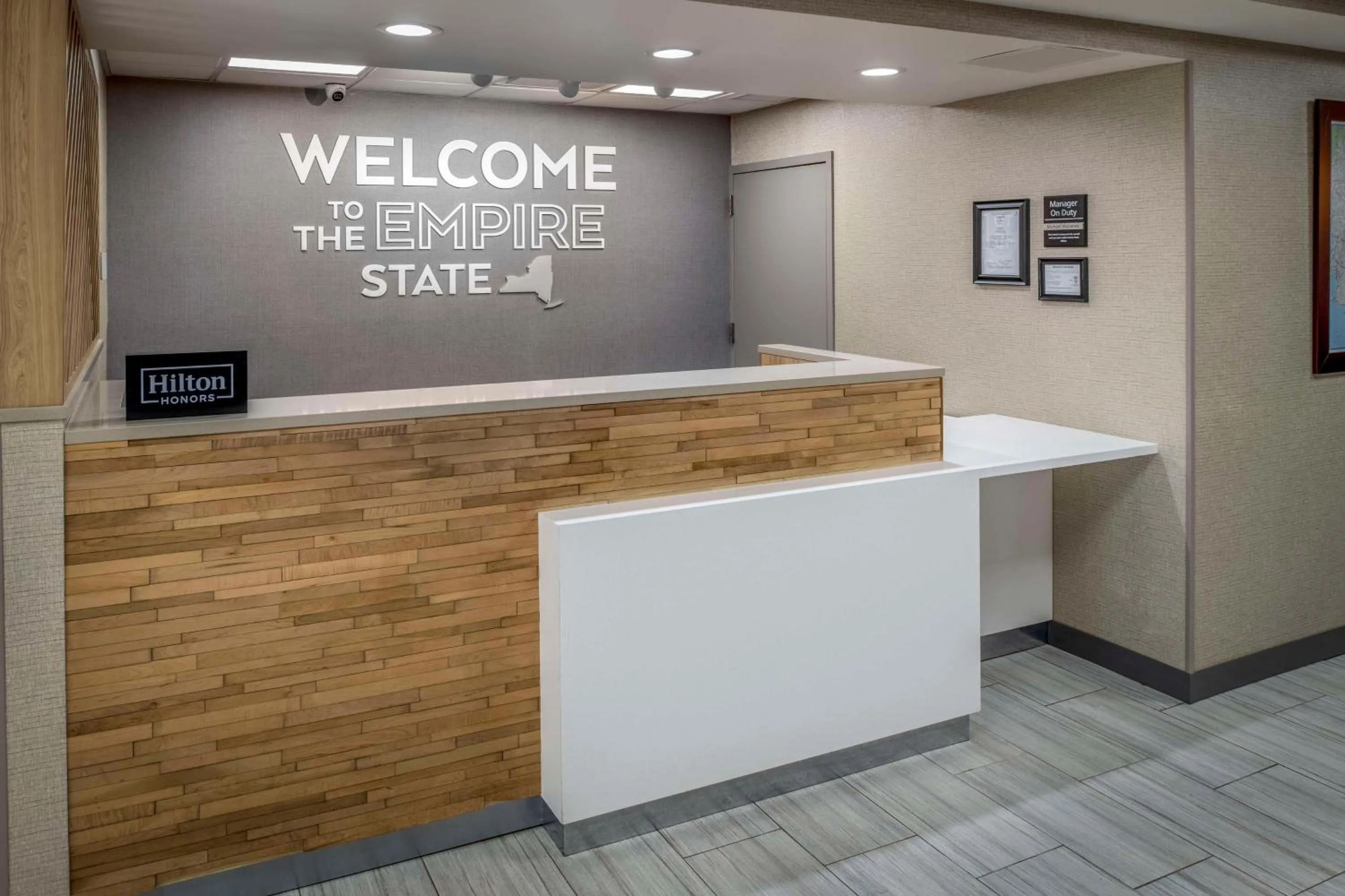 Lobby or reception in Hampton Inn Long Island/Commack