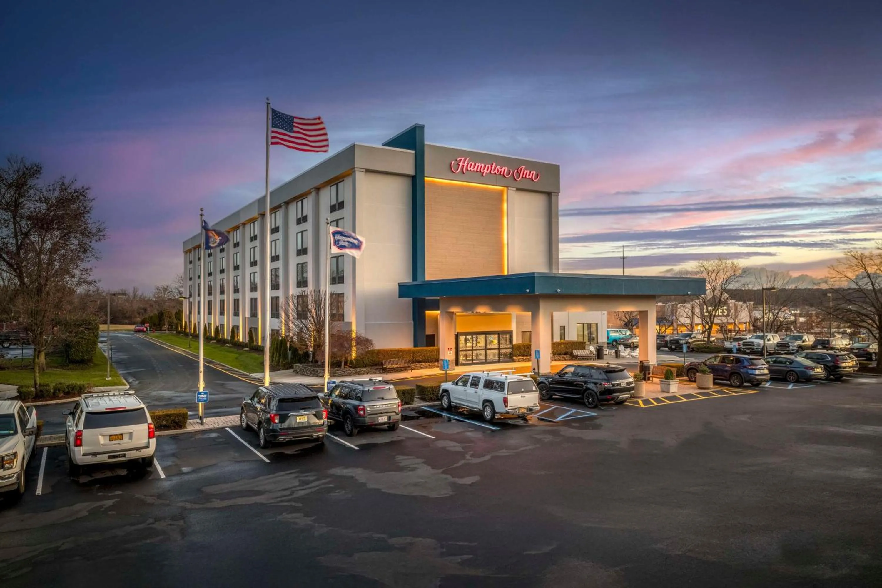 Property building in Hampton Inn Long Island/Commack