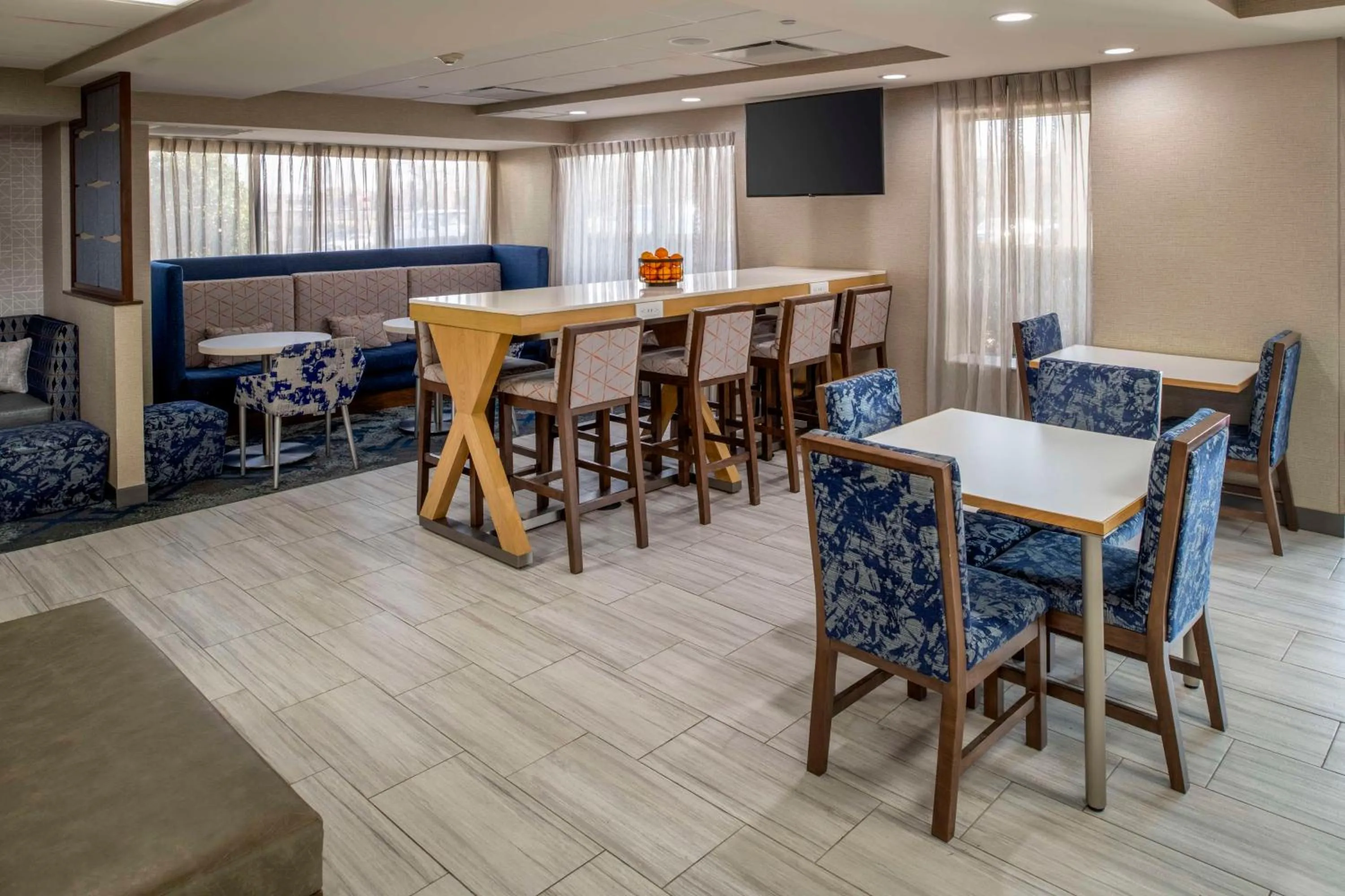 Lobby or reception in Hampton Inn Long Island/Commack