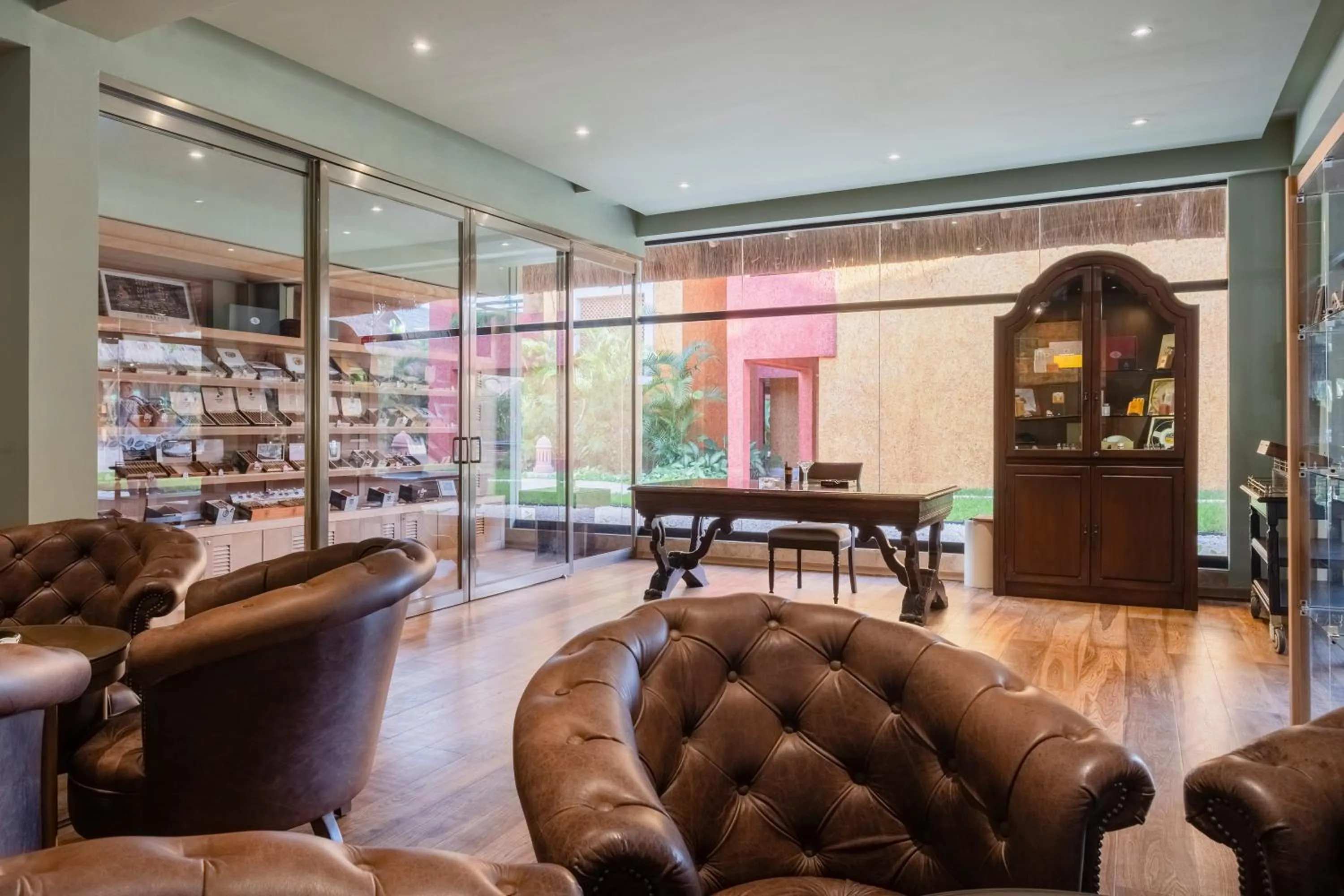 Lounge or bar in Iberostar Waves Tucan - All Inclusive