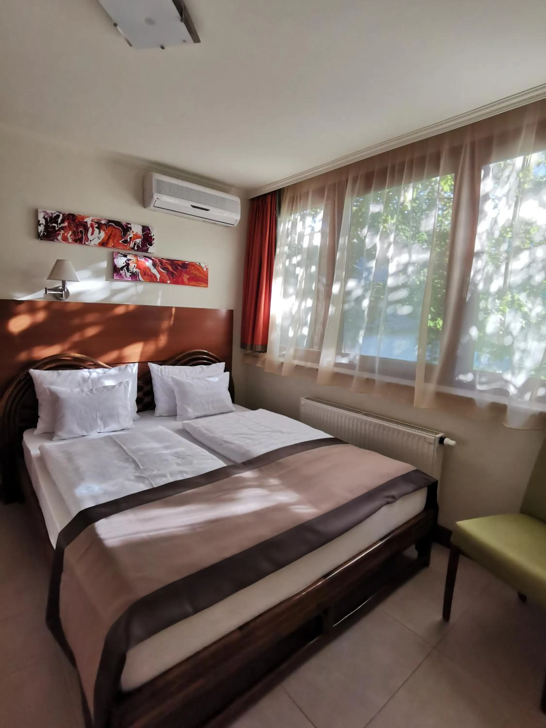 Bedroom, Bed in Hotel Villa Pax