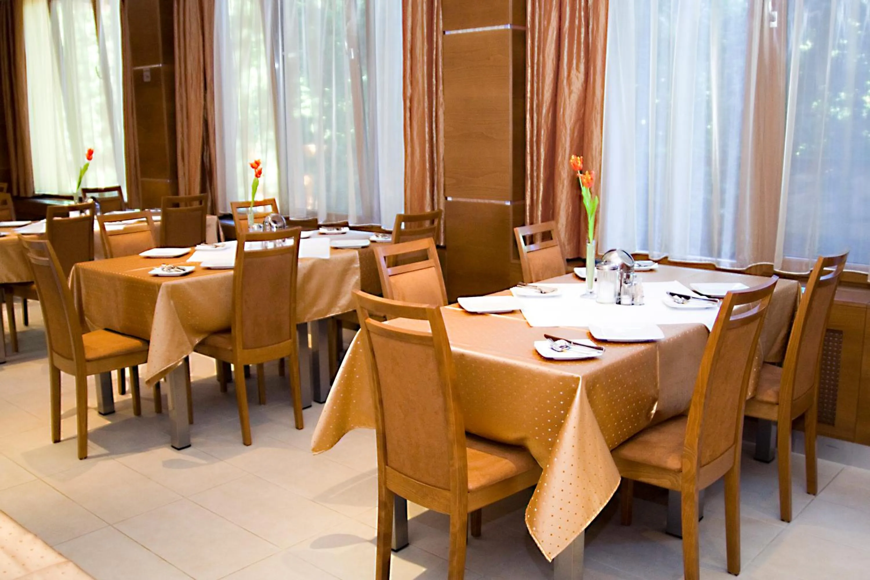 Restaurant/places to eat in Hotel Villa Pax