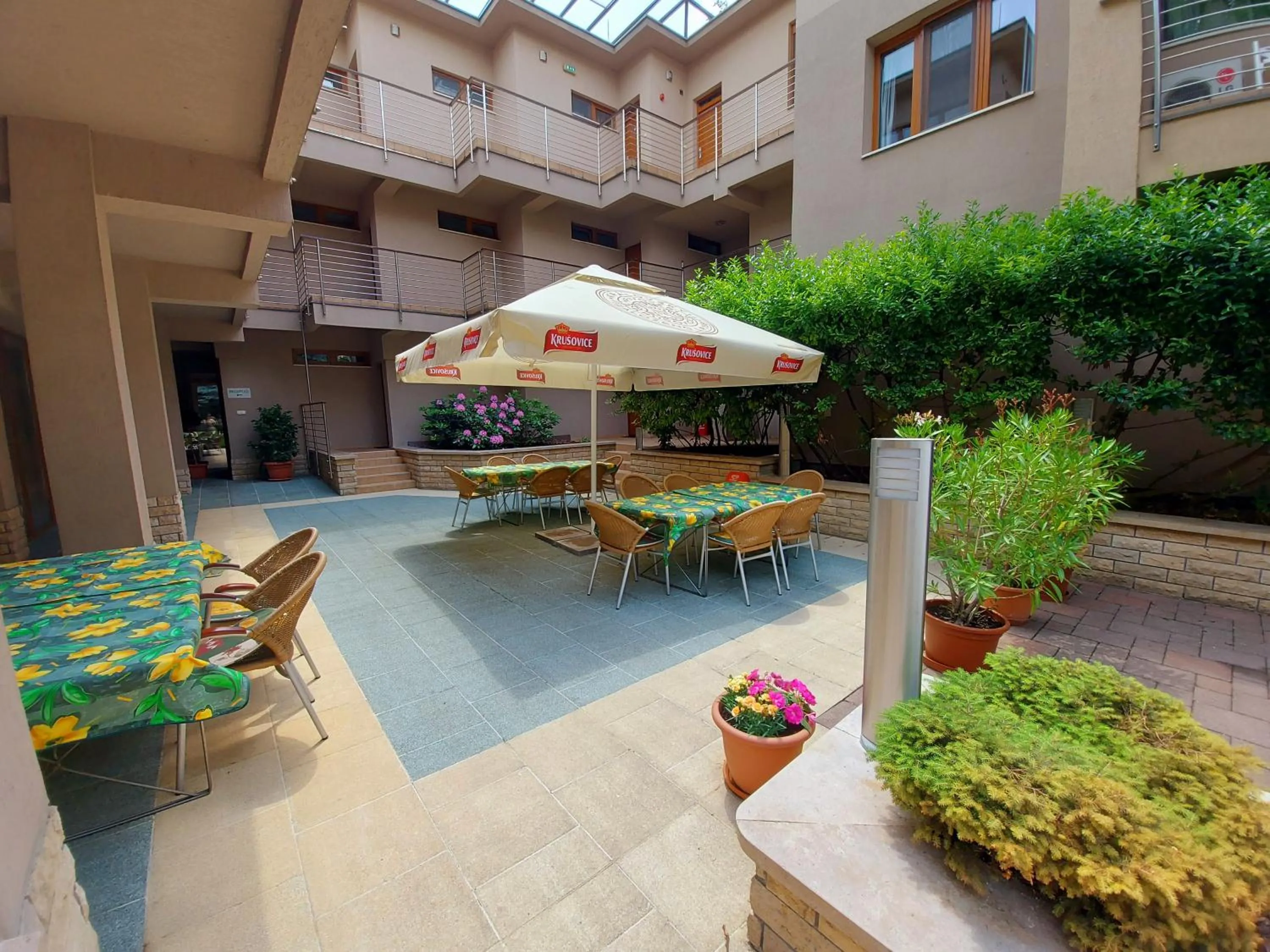 Patio in Hotel Villa Pax