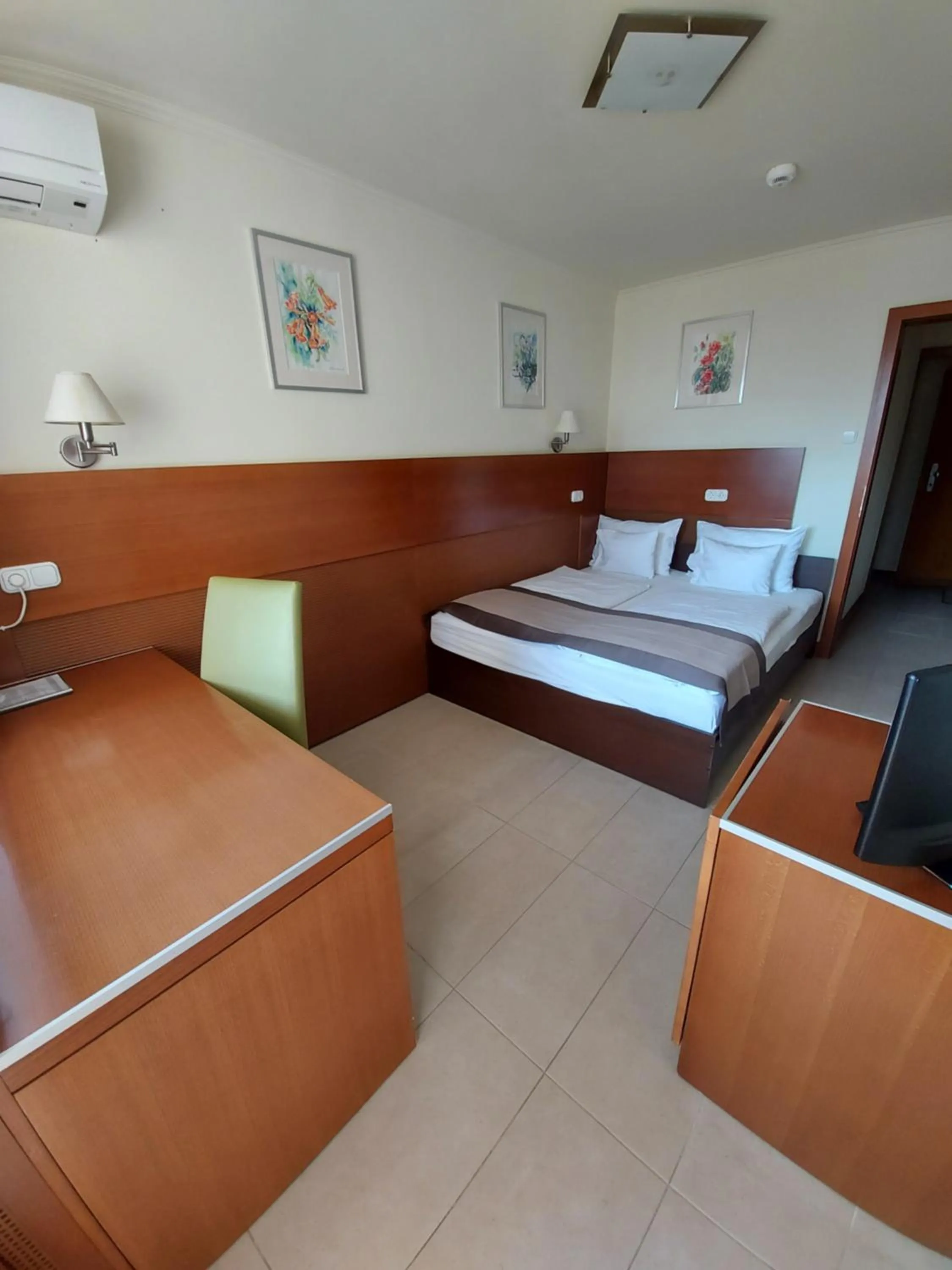 Photo of the whole room, Bed in Hotel Villa Pax