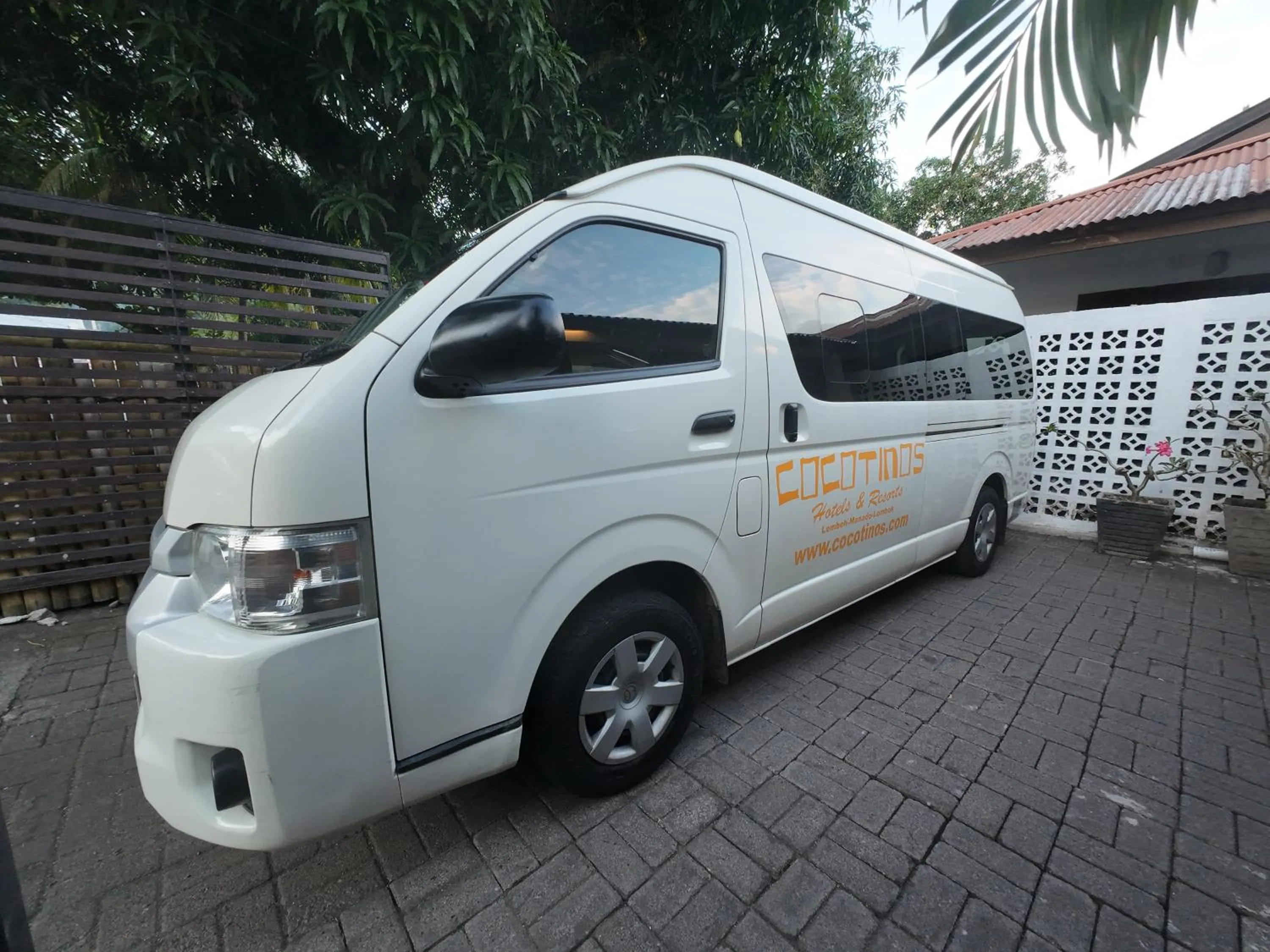 Area and facilities in Cocotinos Lembeh a Boutique Dive Lodge