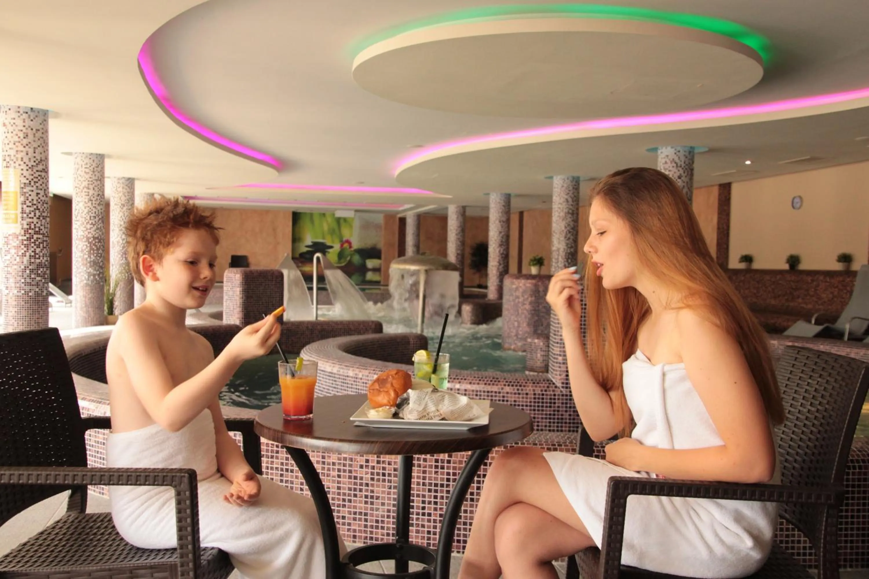 Swimming pool in Tó Wellness Hotel