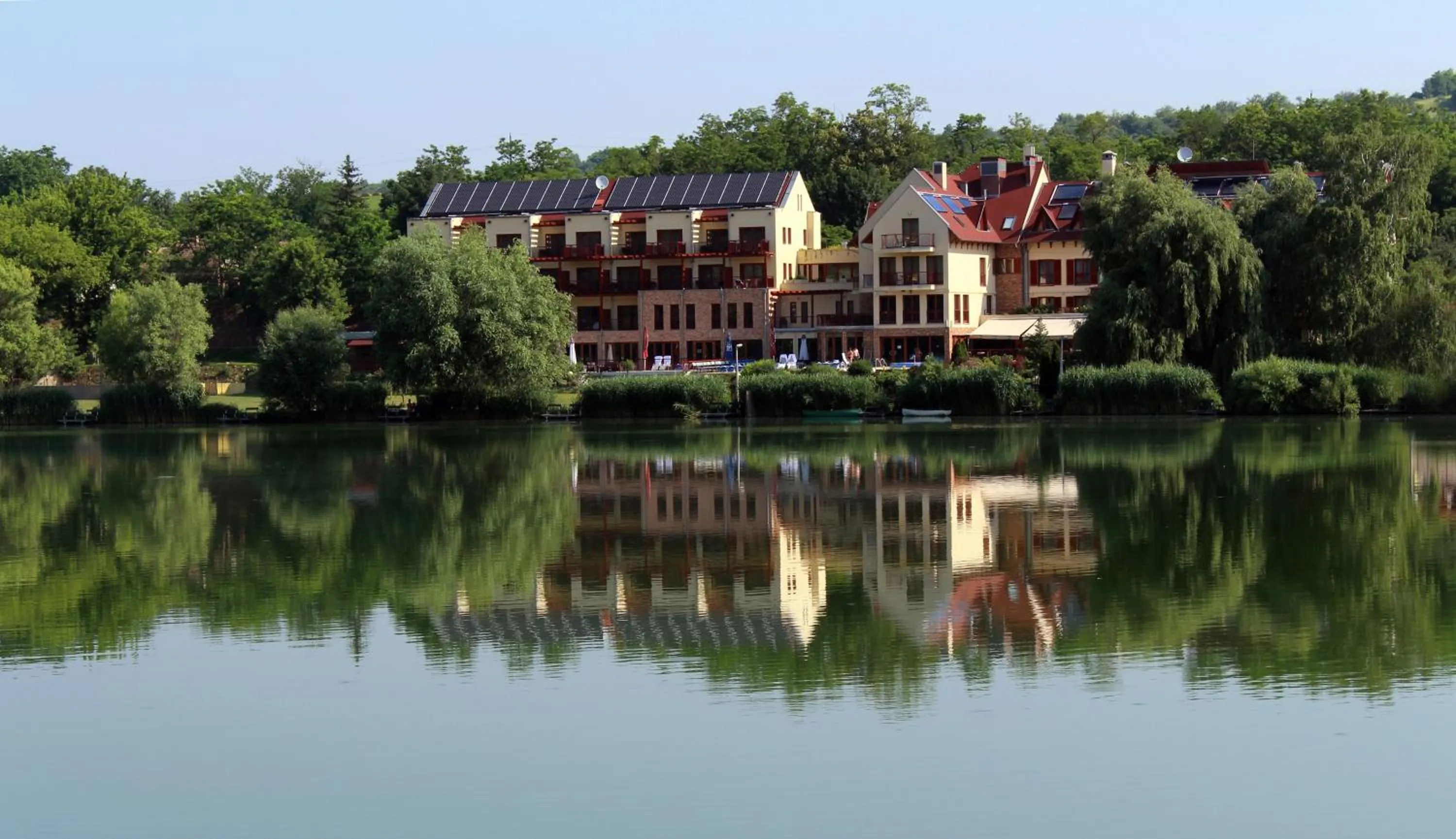 Property building in Tó Wellness Hotel