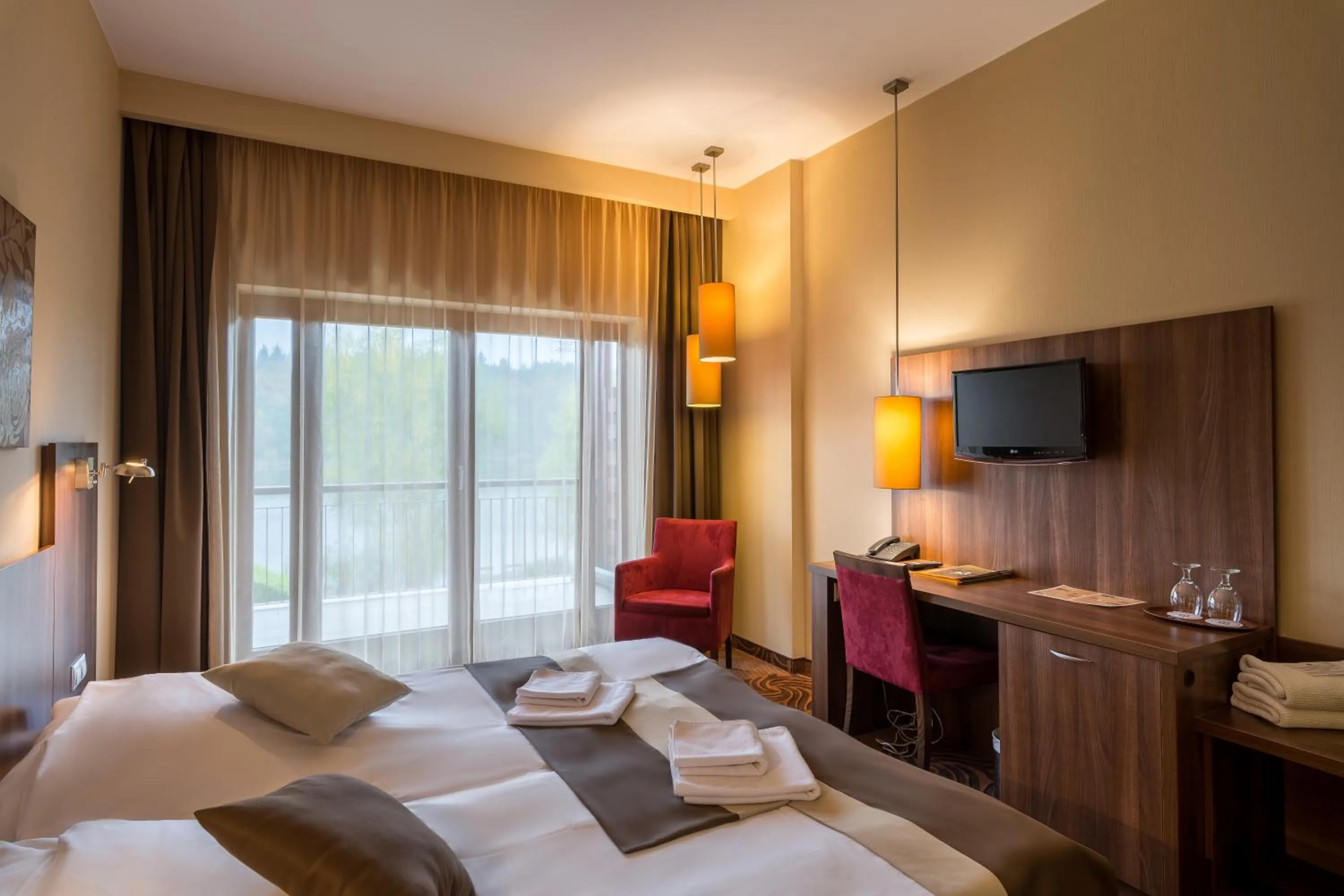 Photo of the whole room, Bed in Tó Wellness Hotel