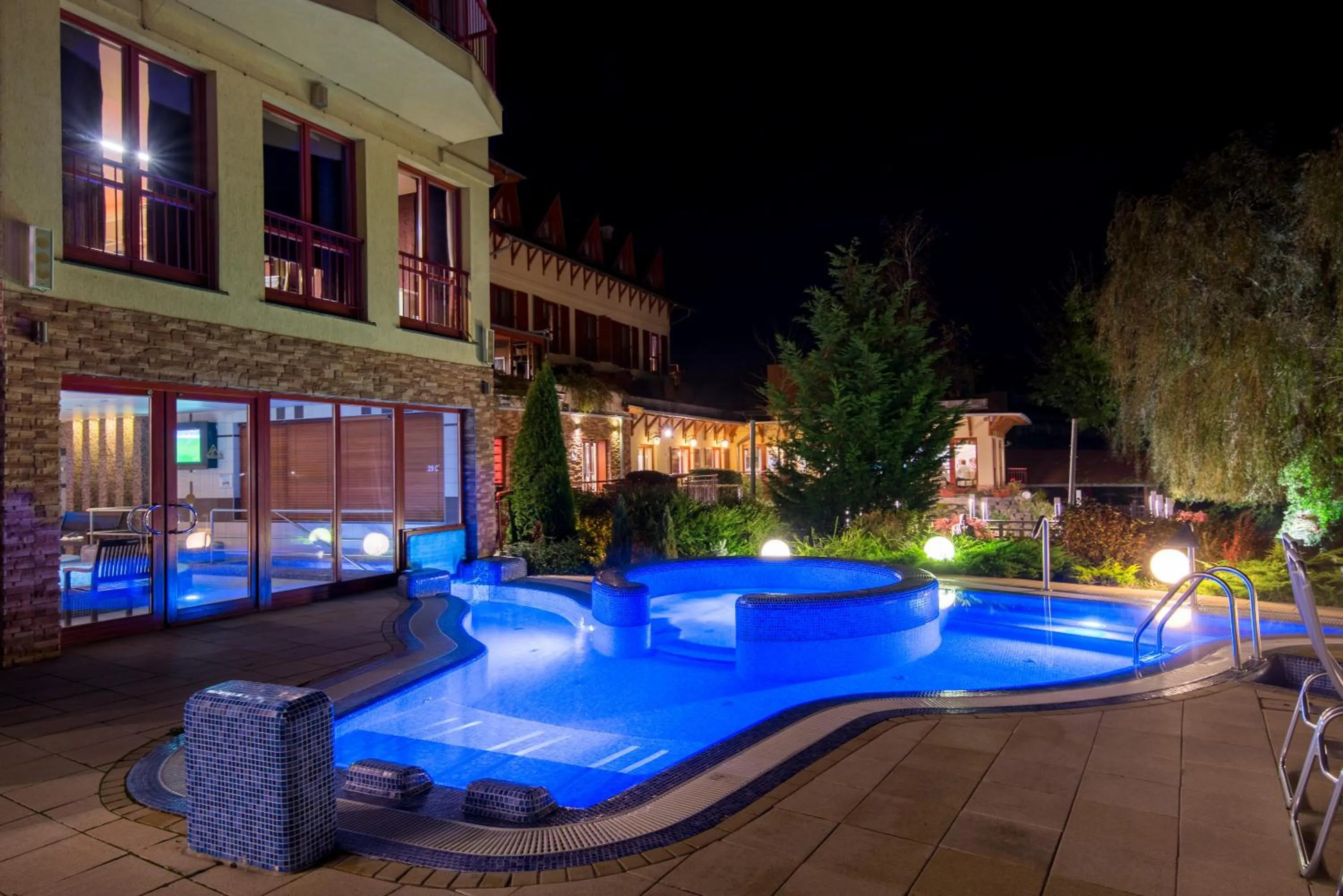 Swimming pool in Tó Wellness Hotel