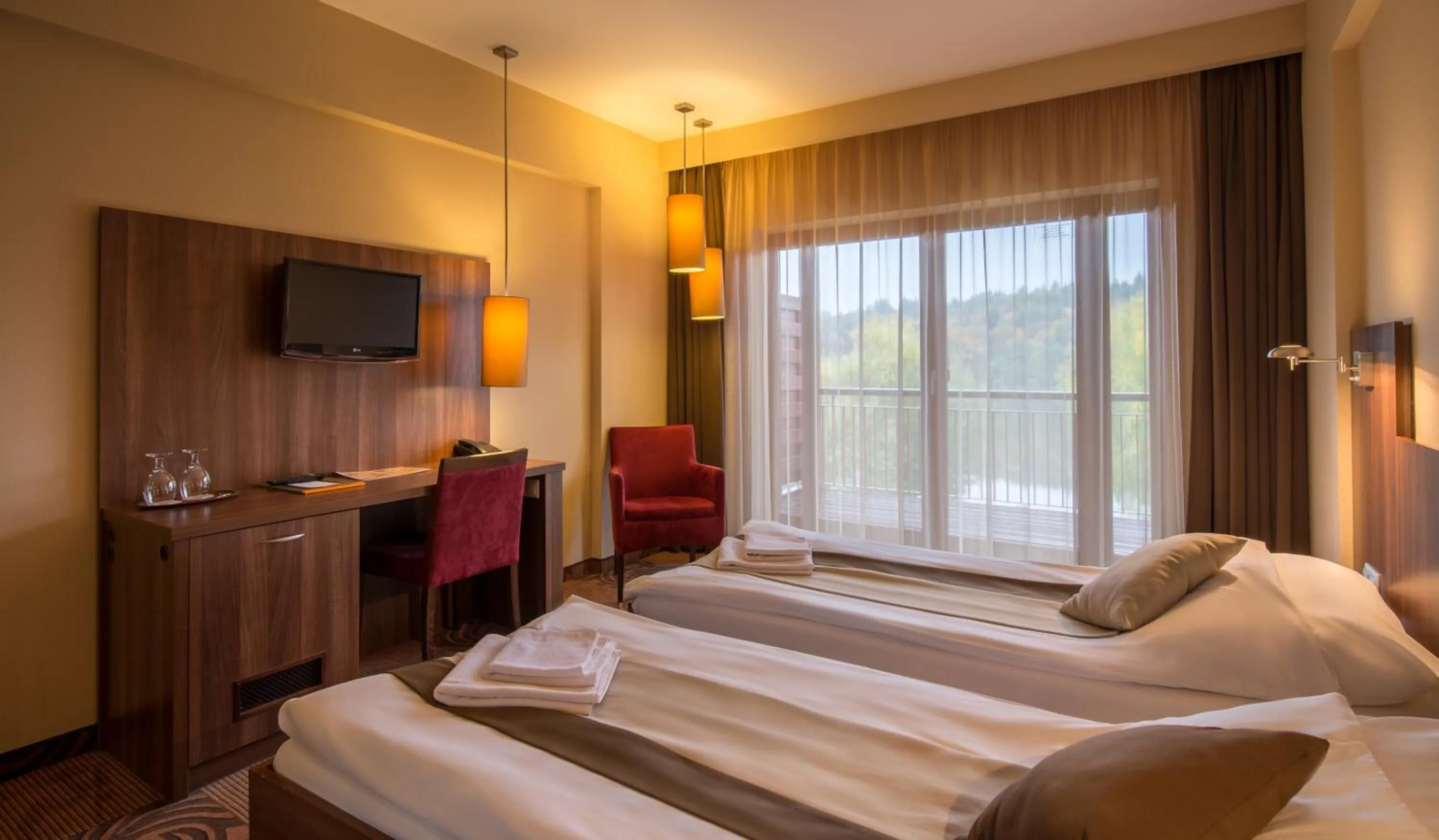 Photo of the whole room, Bed in Tó Wellness Hotel