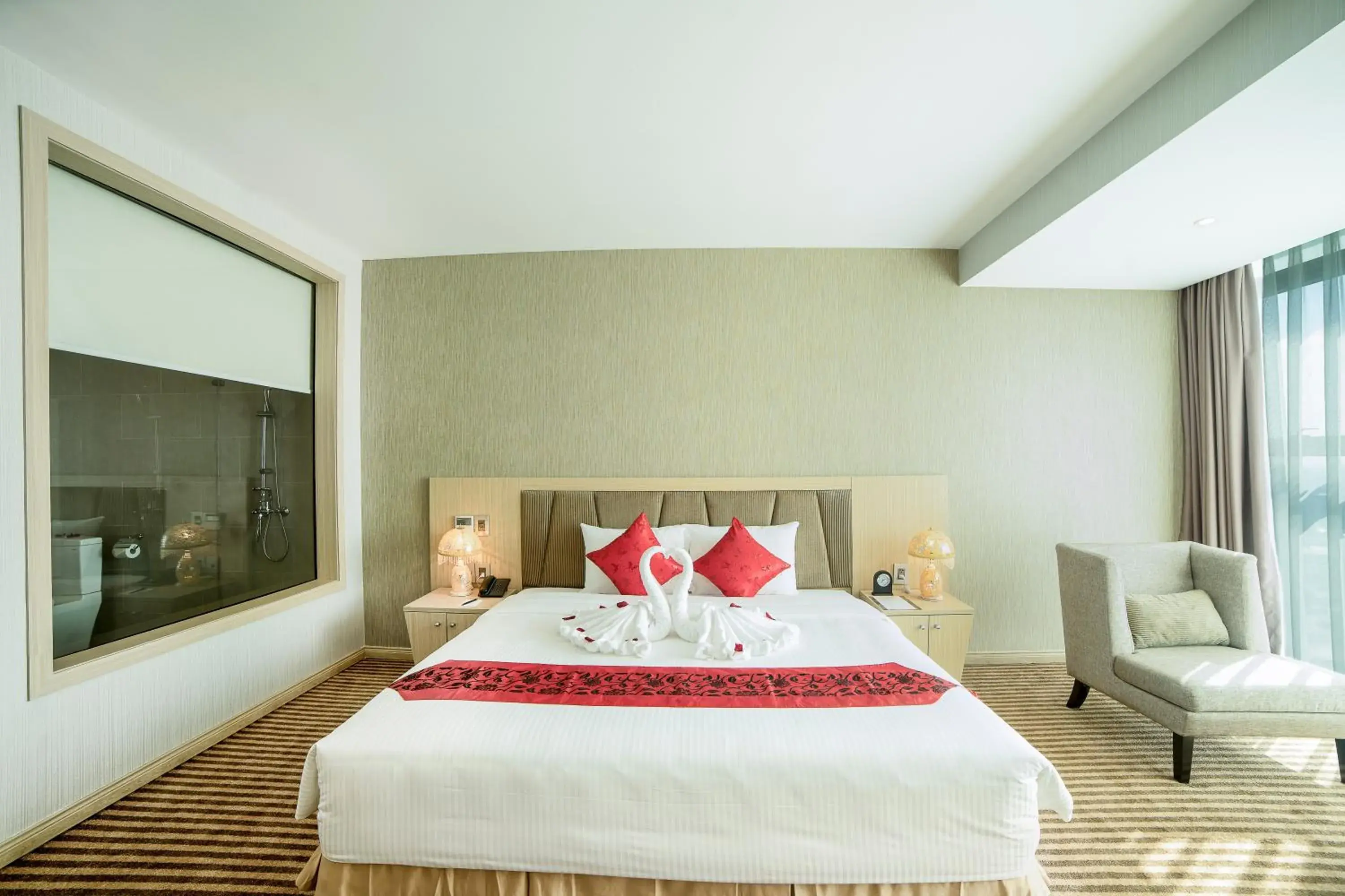 Deluxe Double Room with River View in Muong Thanh Luxury Vientiane Hotel Deluxe Double Room with River View in Muong Thanh Luxury Vientiane Hotel