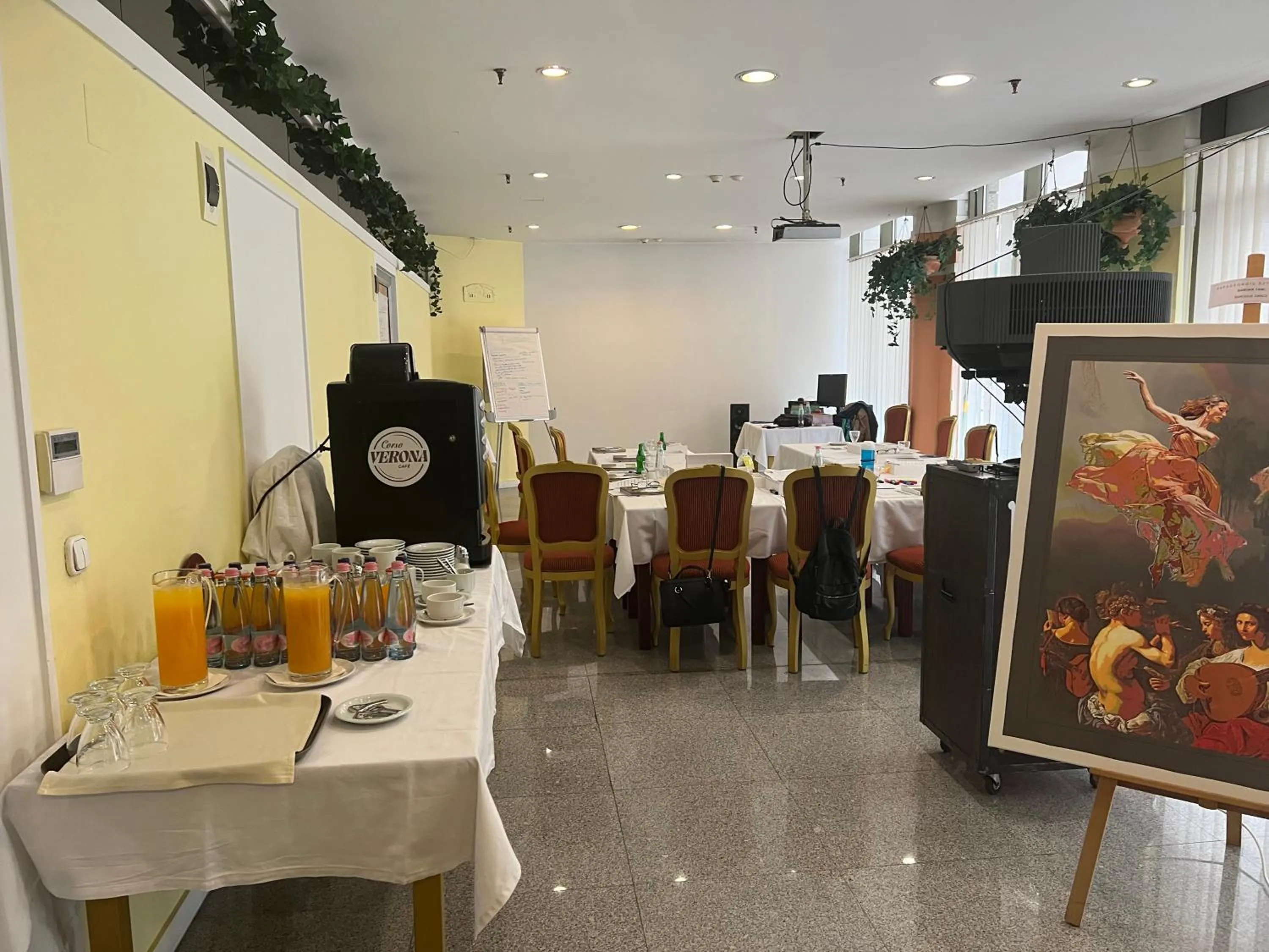 Restaurant/places to eat in Actor Hotel Budapest