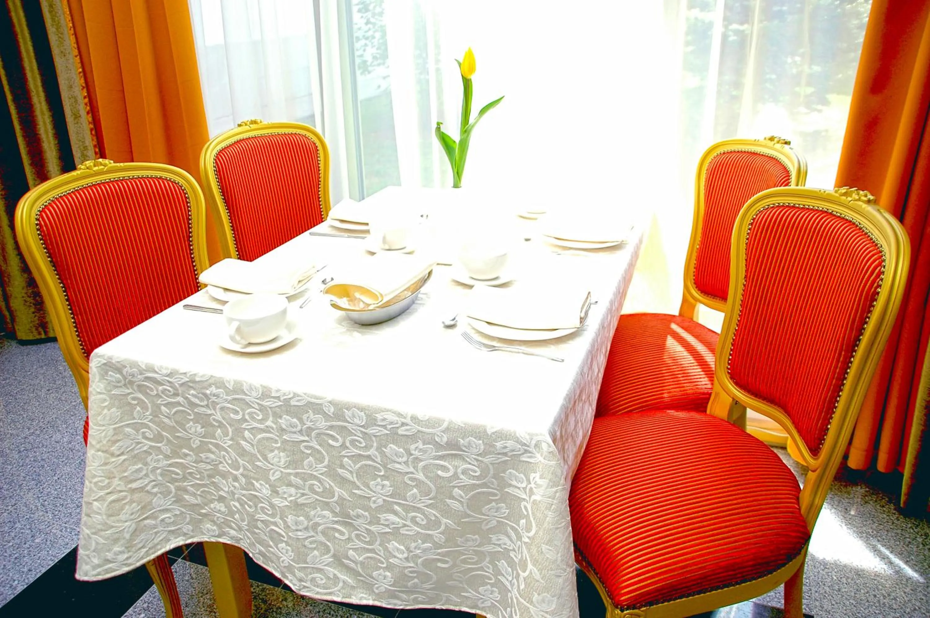 Restaurant/places to eat in Actor Hotel Budapest