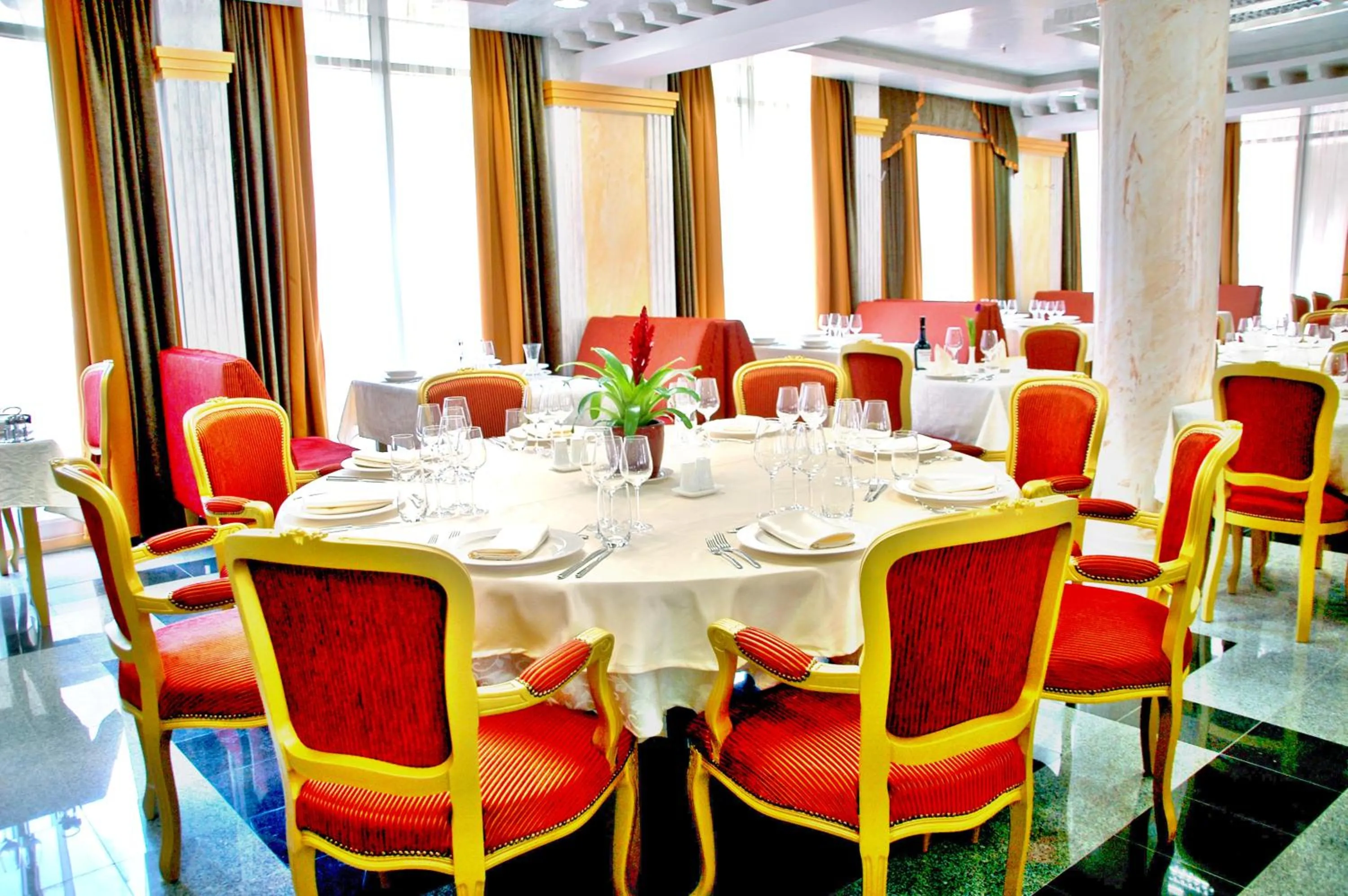 Restaurant/places to eat in Actor Hotel Budapest