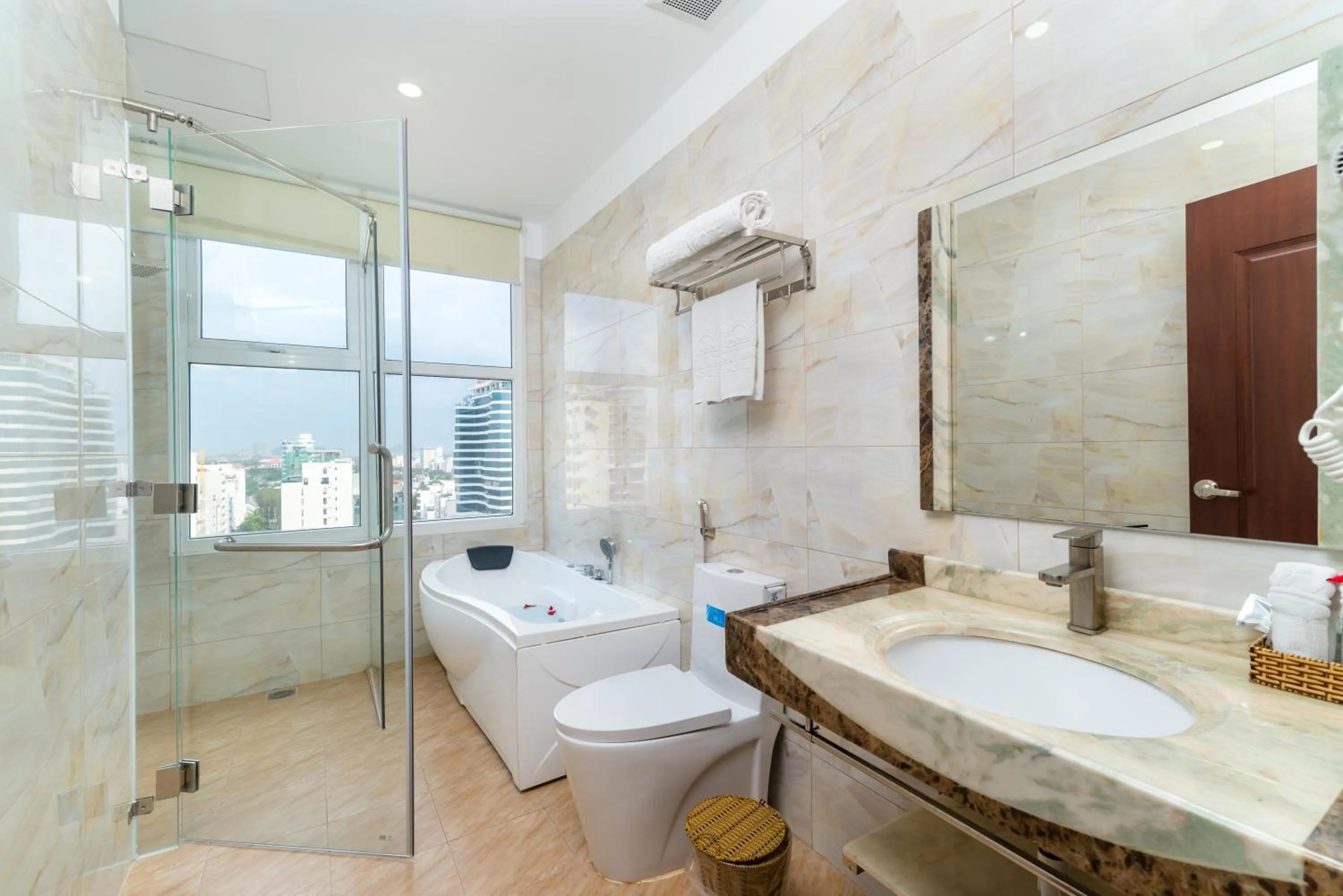 Bathroom in Nhat Minh Hotel and Apartment