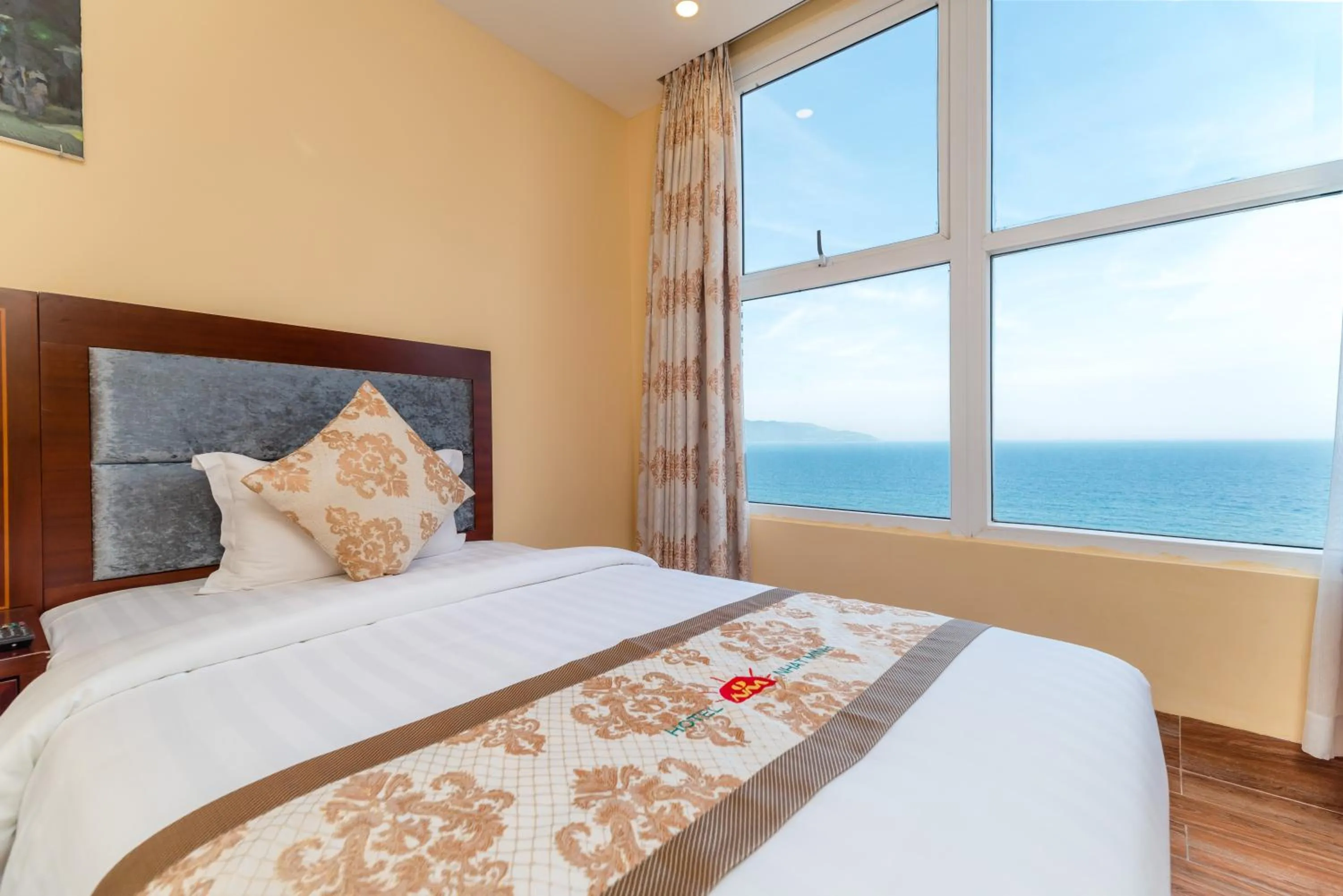 Sea view, Bed in Nhat Minh Hotel and Apartment