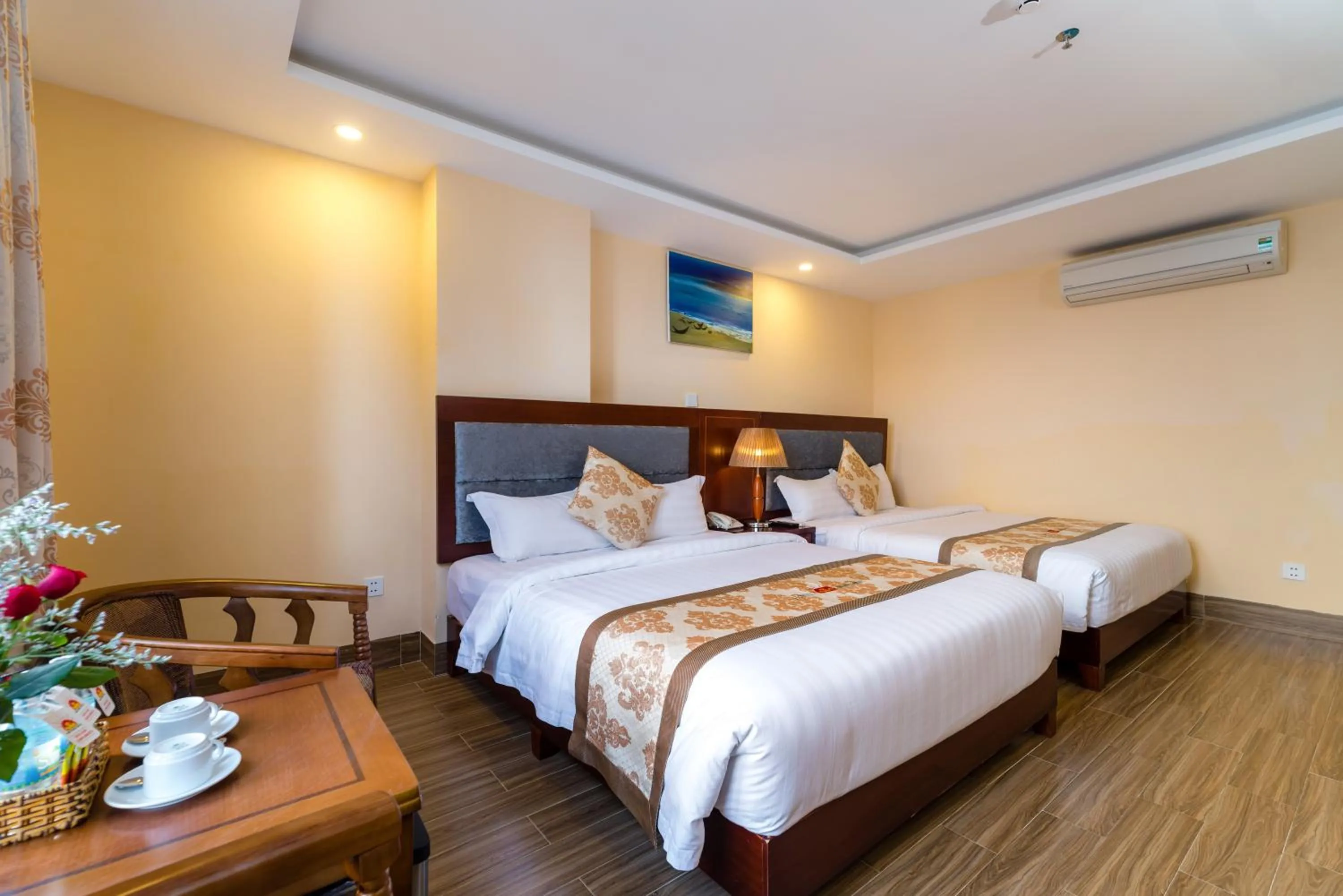group of guests, Bed in Nhat Minh Hotel and Apartment