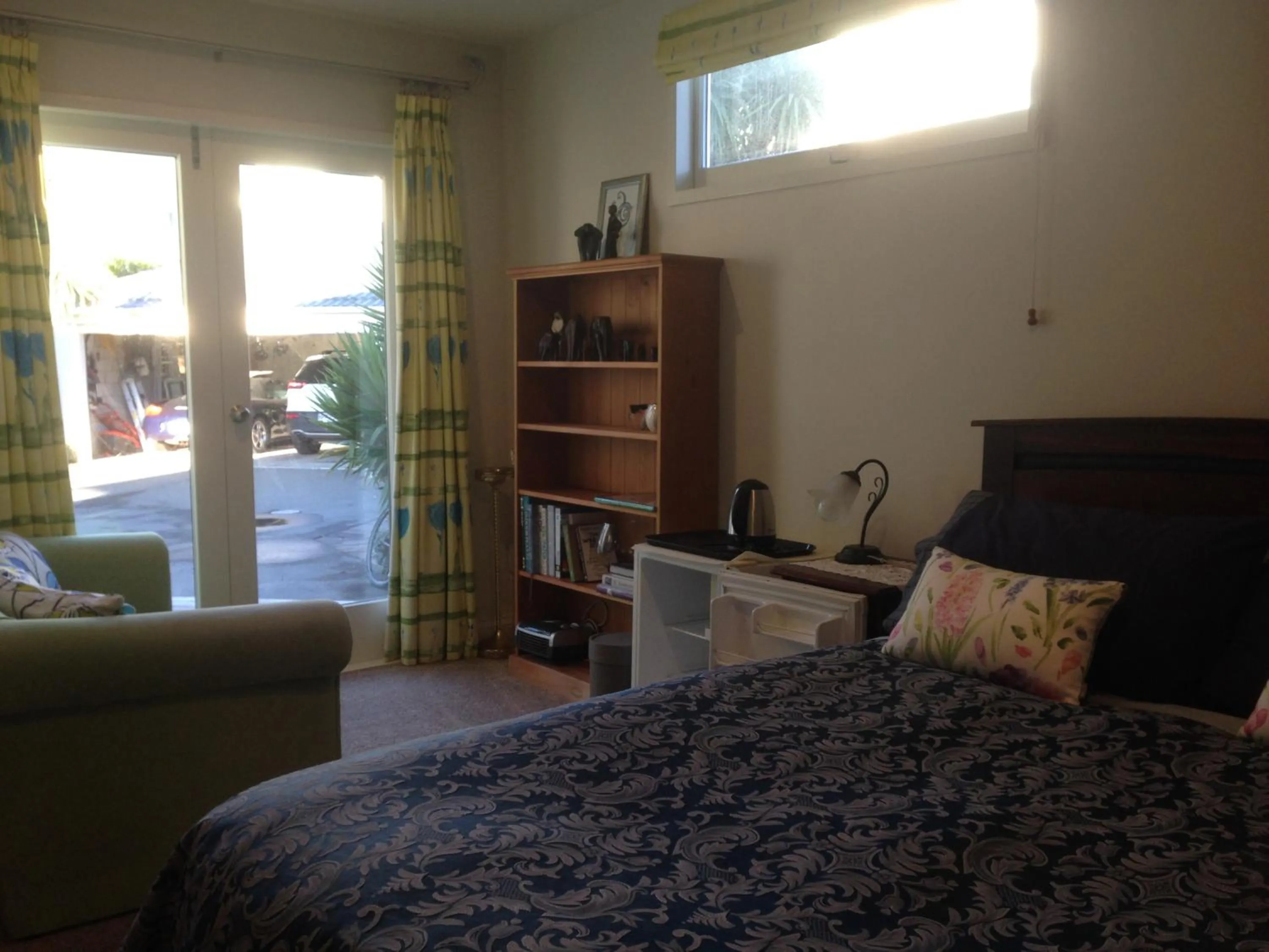 Photo of the whole room, Bed in Cave Rock Guest House