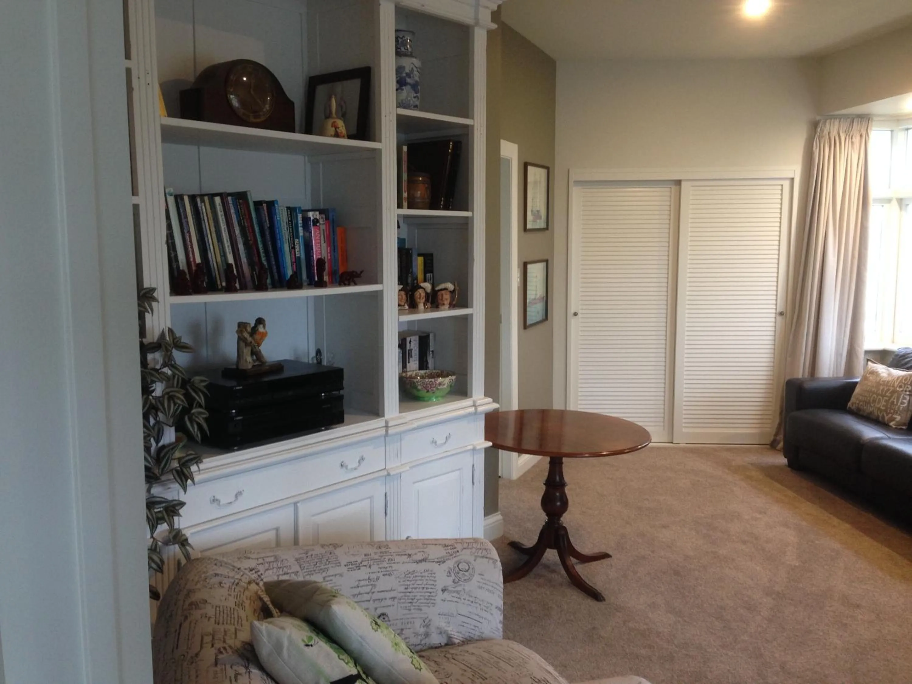 Library in Cave Rock Guest House