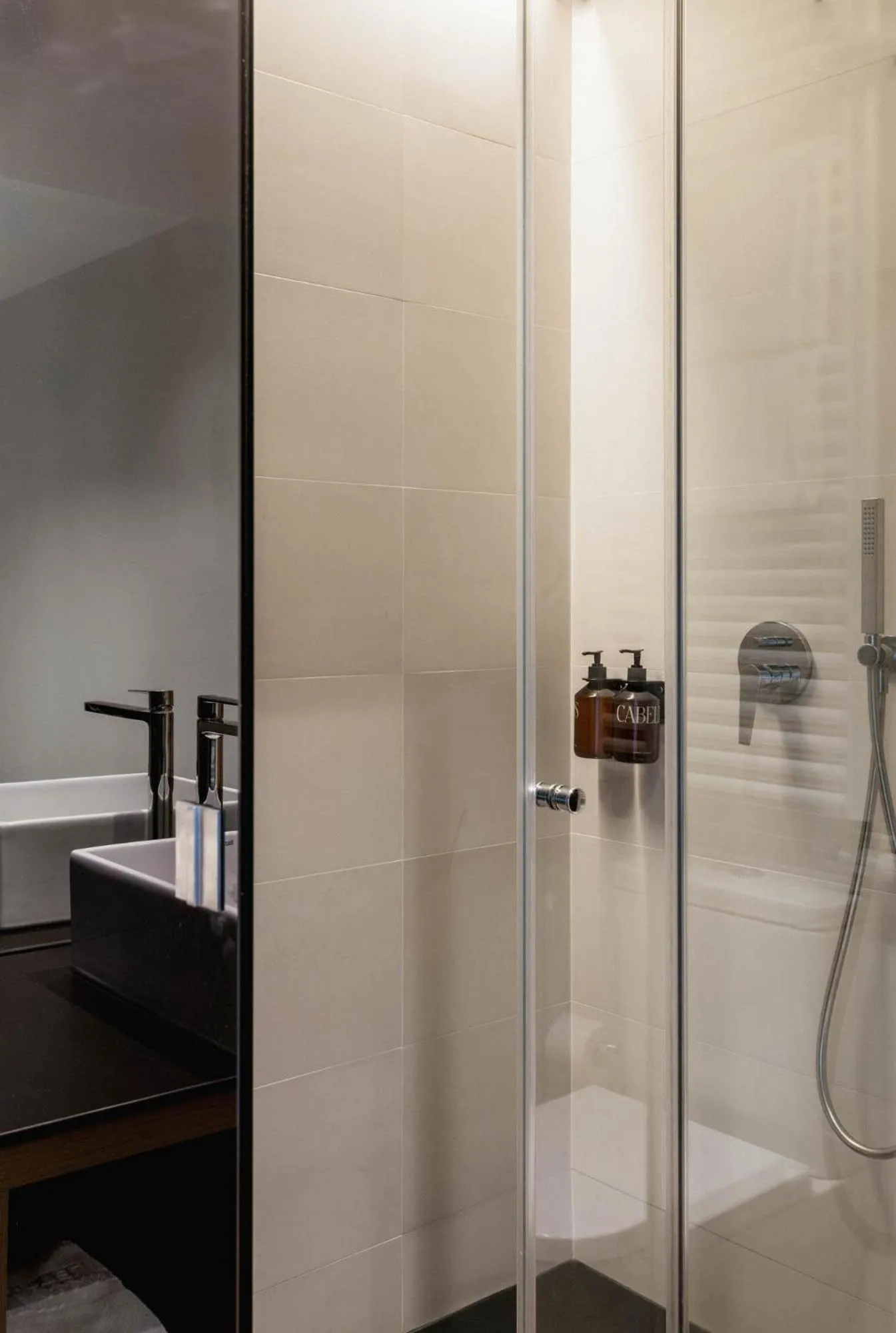 Shower in Hotel Terradets