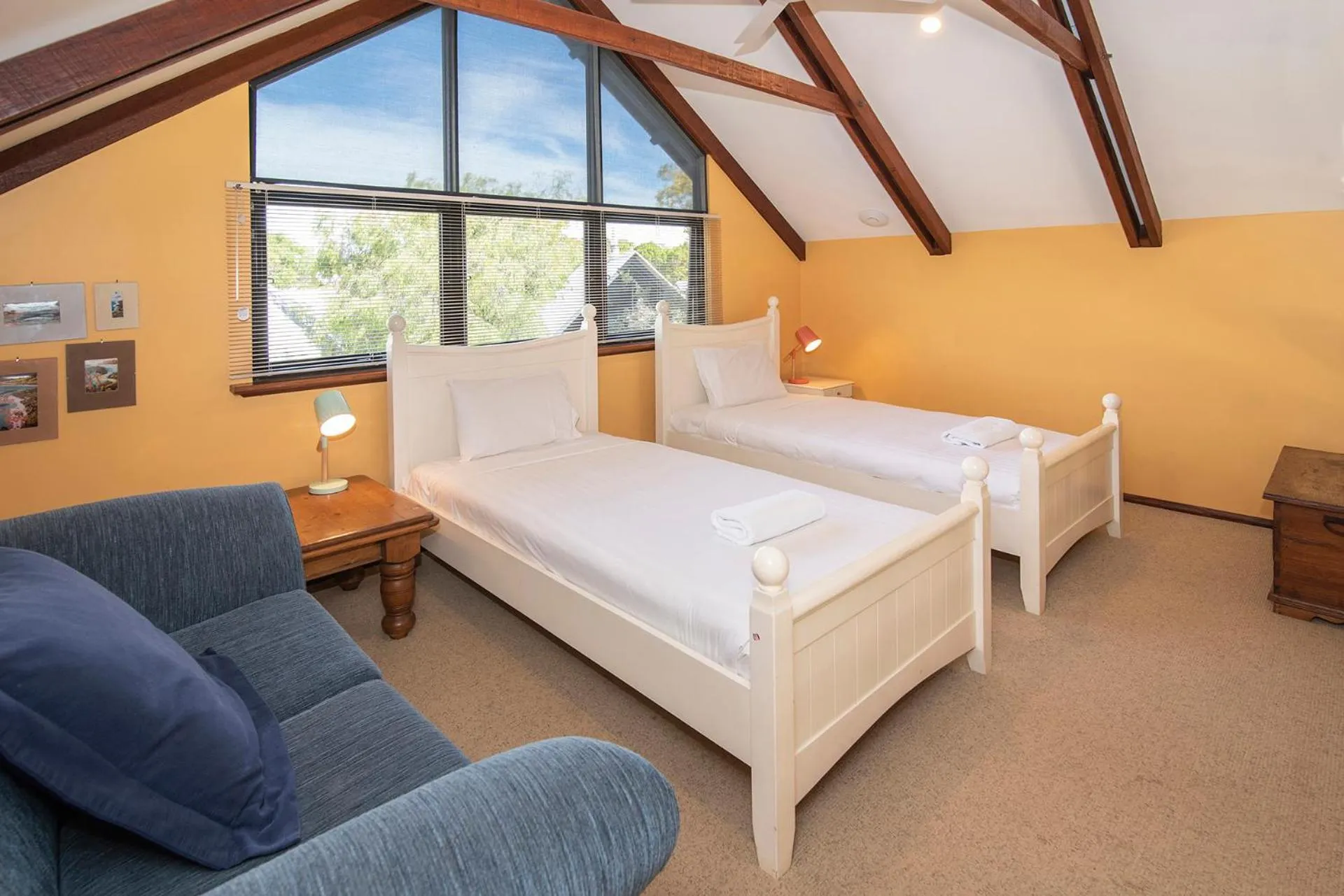 Seating area, Bed in Dunsborough Beach Cottages