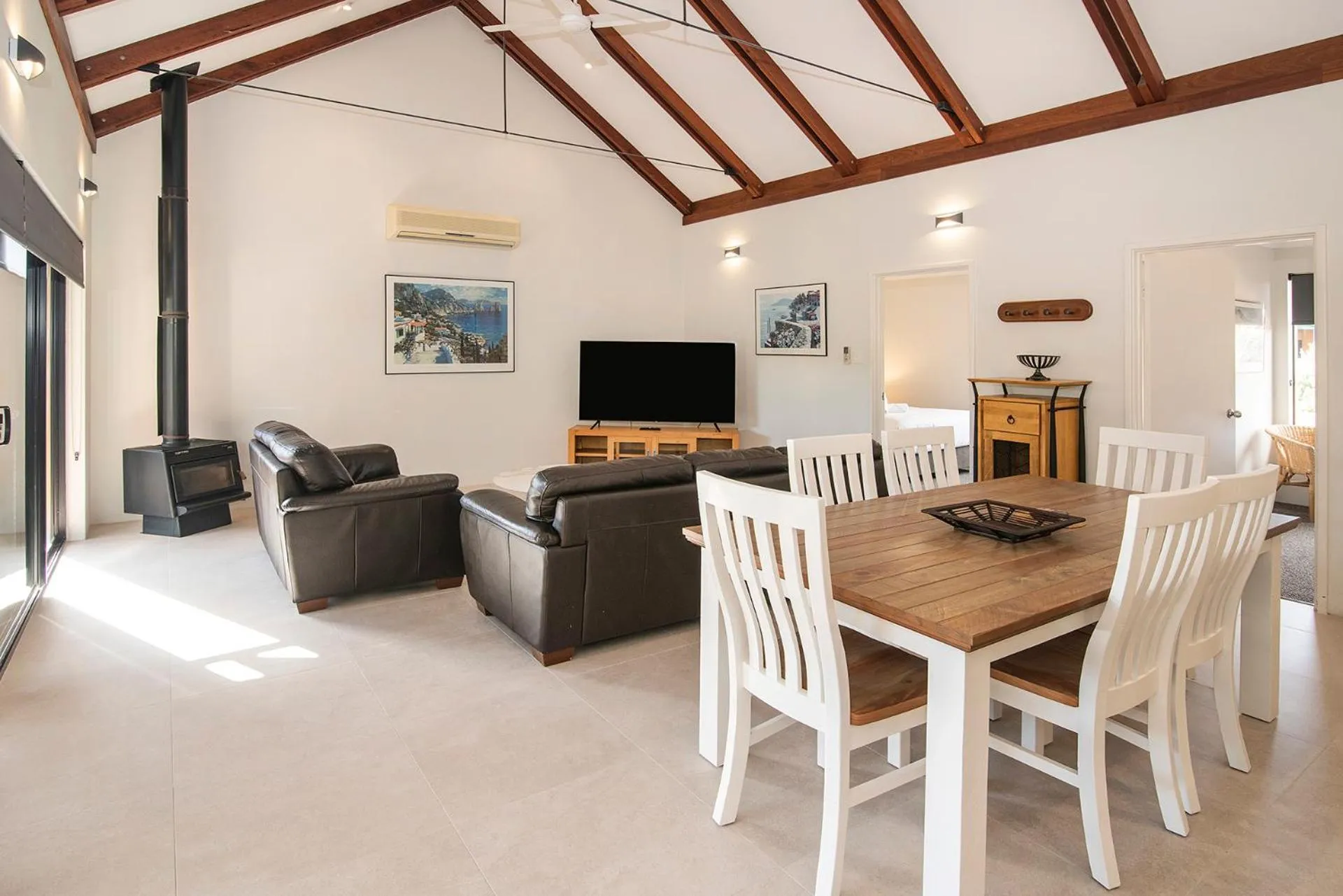 Communal lounge/ TV room in Dunsborough Beach Cottages