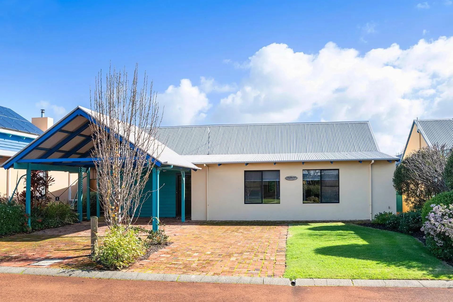 Property building in Dunsborough Beach Cottages