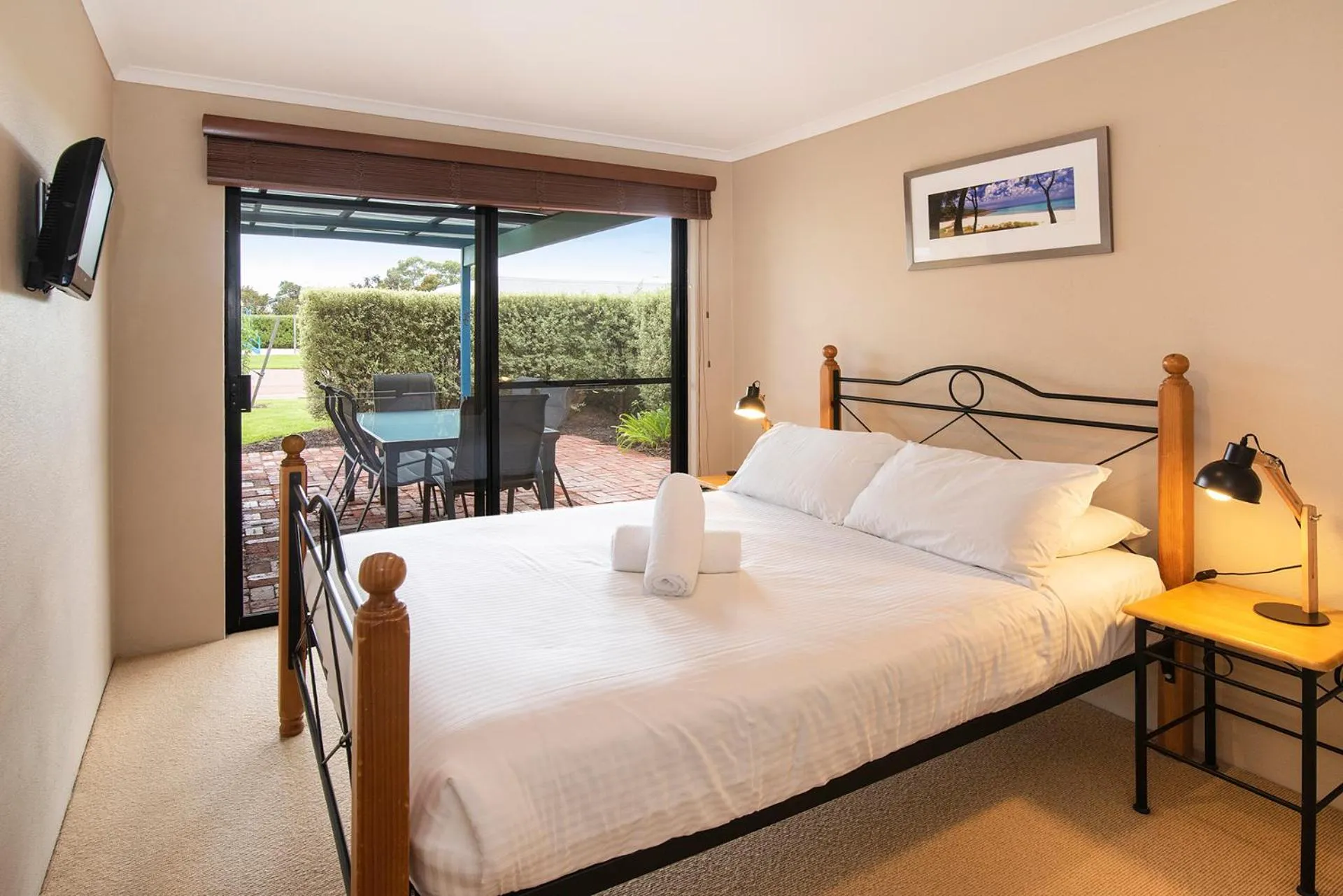 TV and multimedia, Bed in Dunsborough Beach Cottages