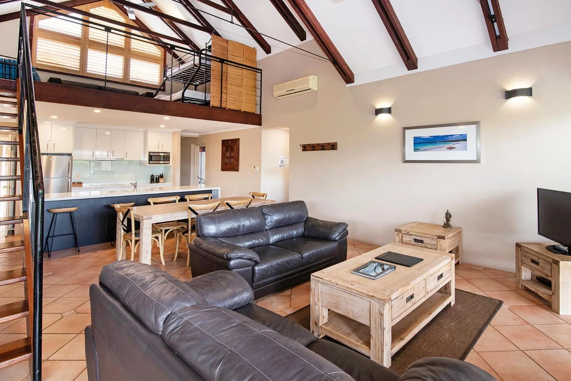 Communal lounge/ TV room in Dunsborough Beach Cottages