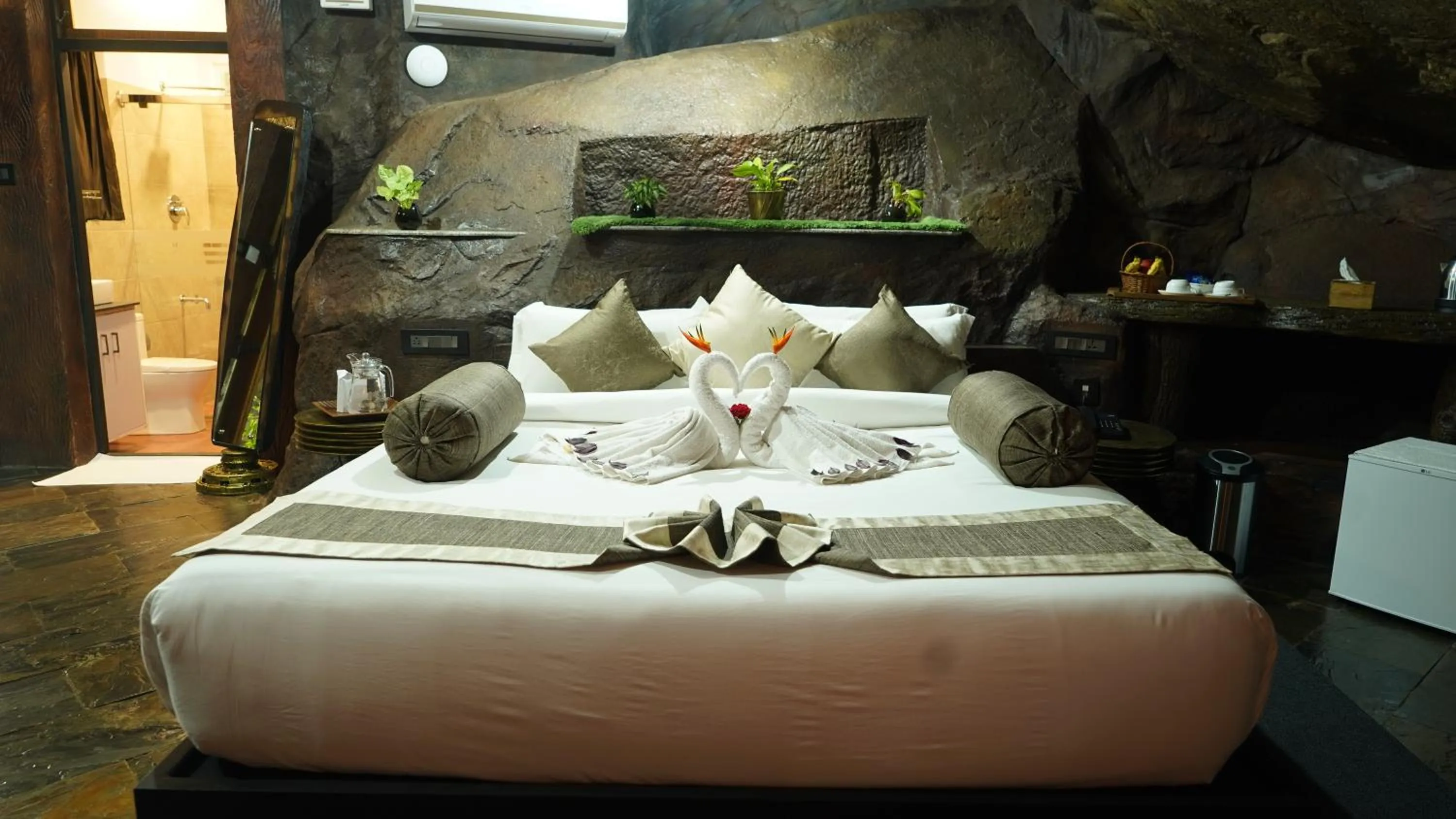 Photo of the whole room, Bed in Mount Xanadu Resorts