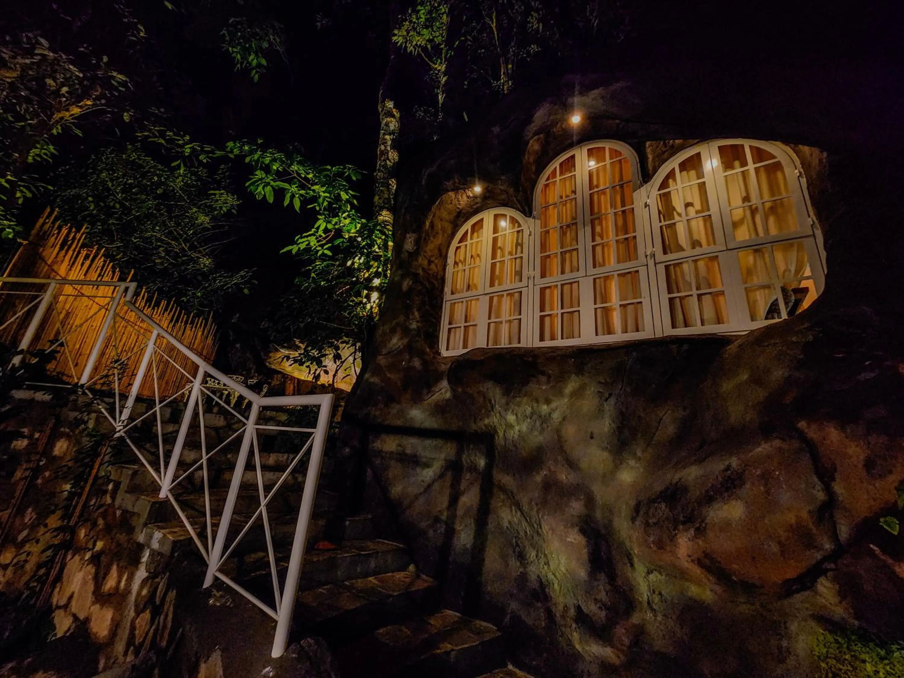 Night in Mount Xanadu Resorts