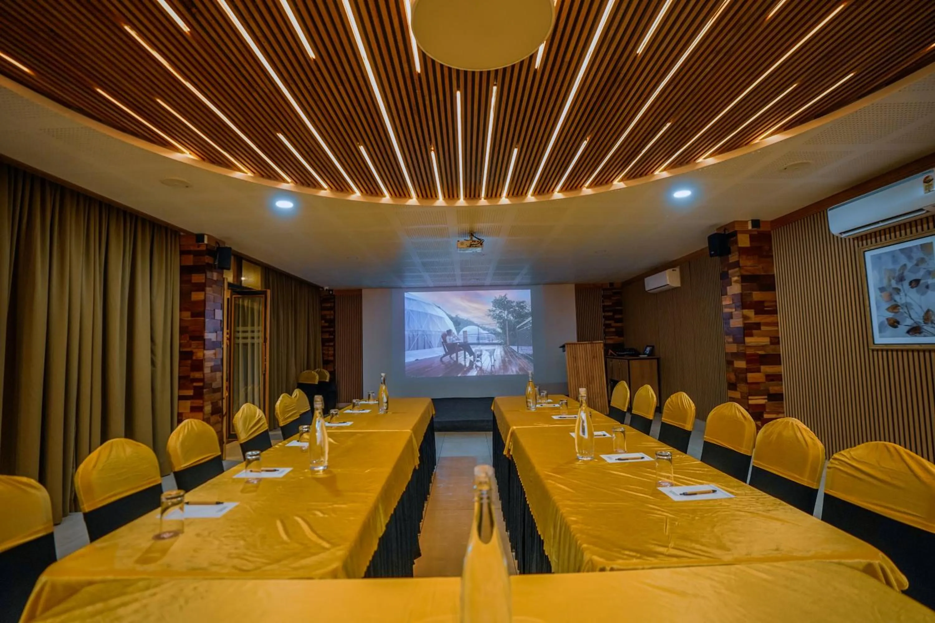Business facilities in Mount Xanadu Resorts