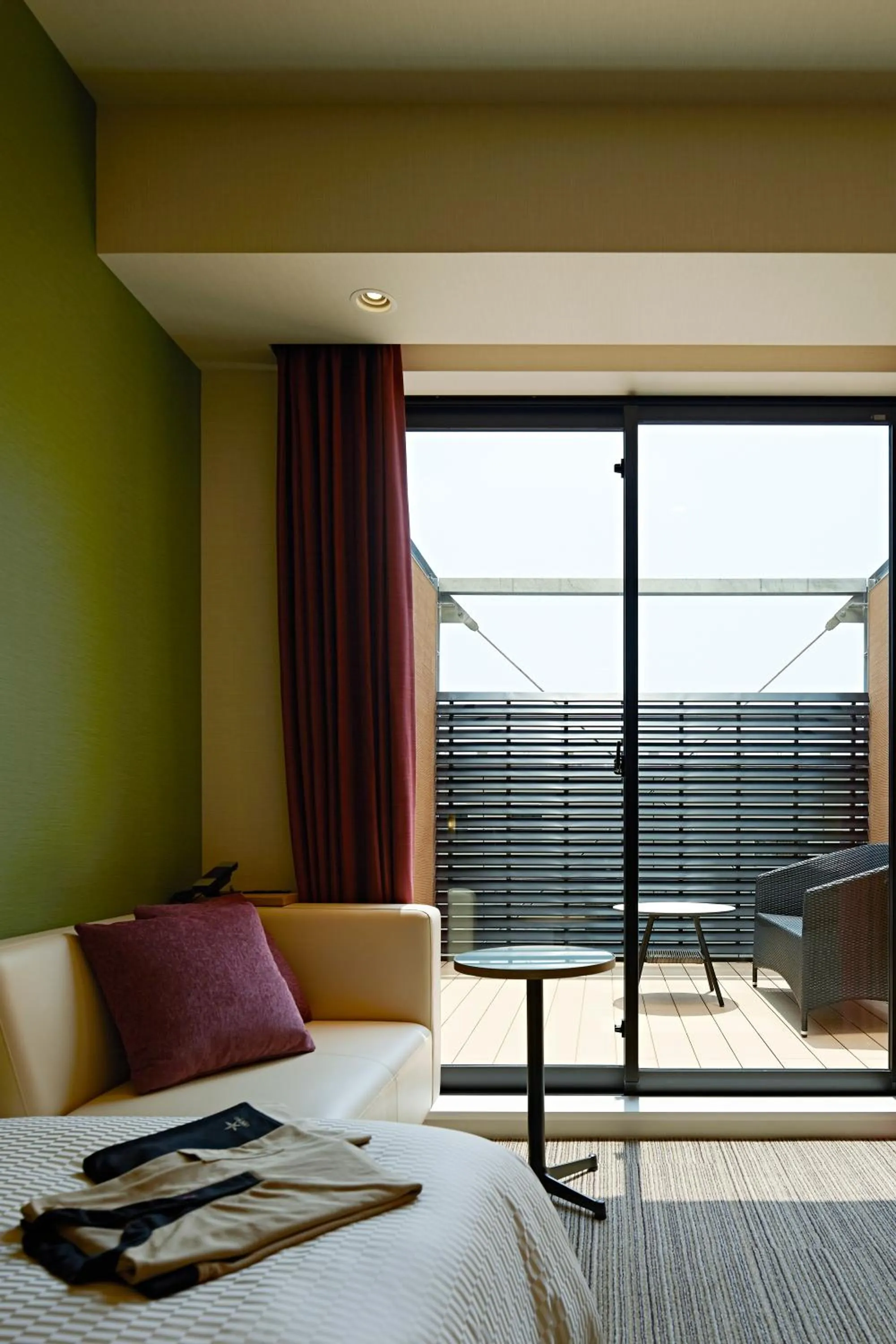 Balcony/Terrace, Bed in Candeo Hotels Matsuyama Okaido