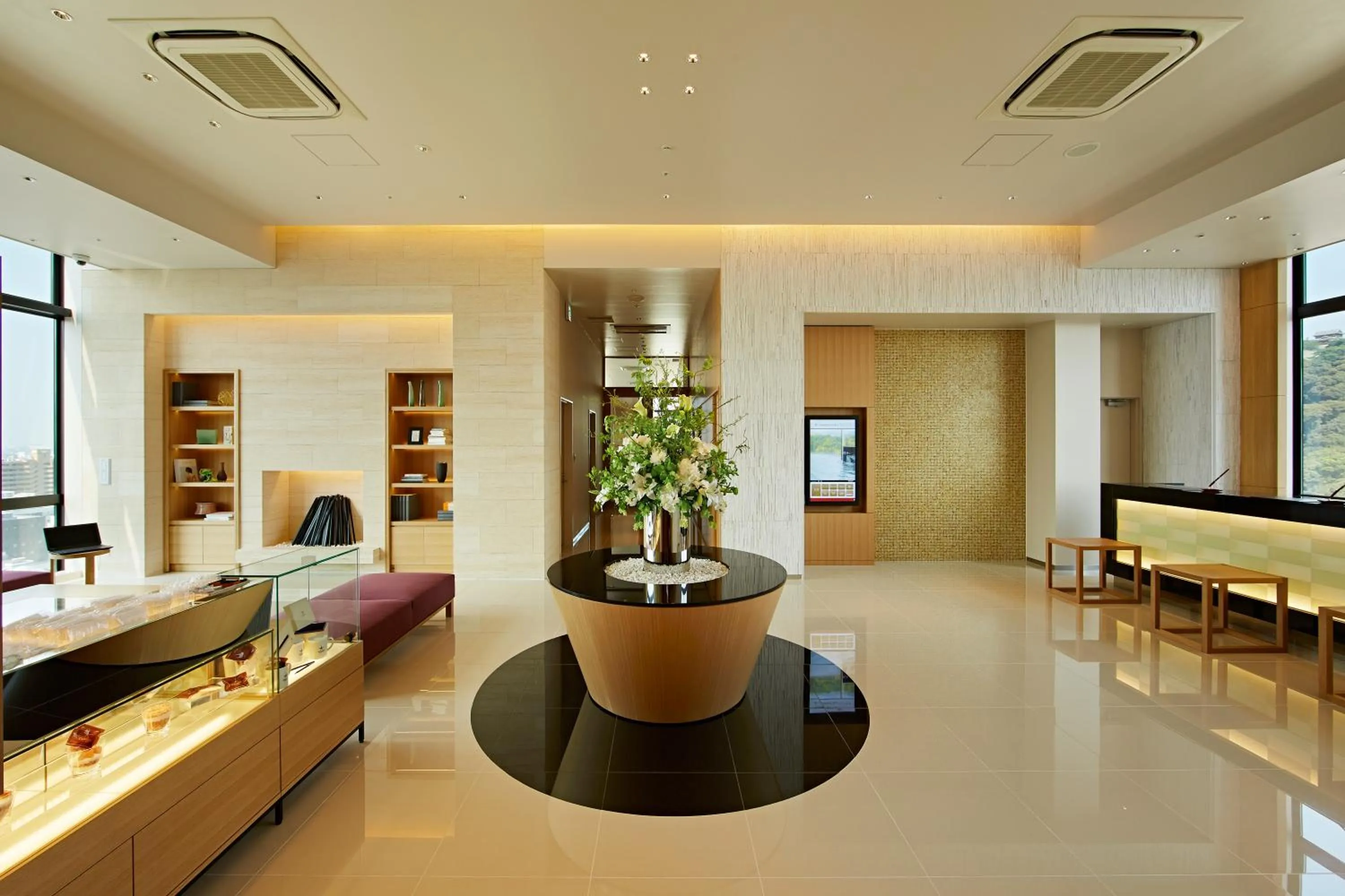 Lobby or reception in Candeo Hotels Matsuyama Okaido