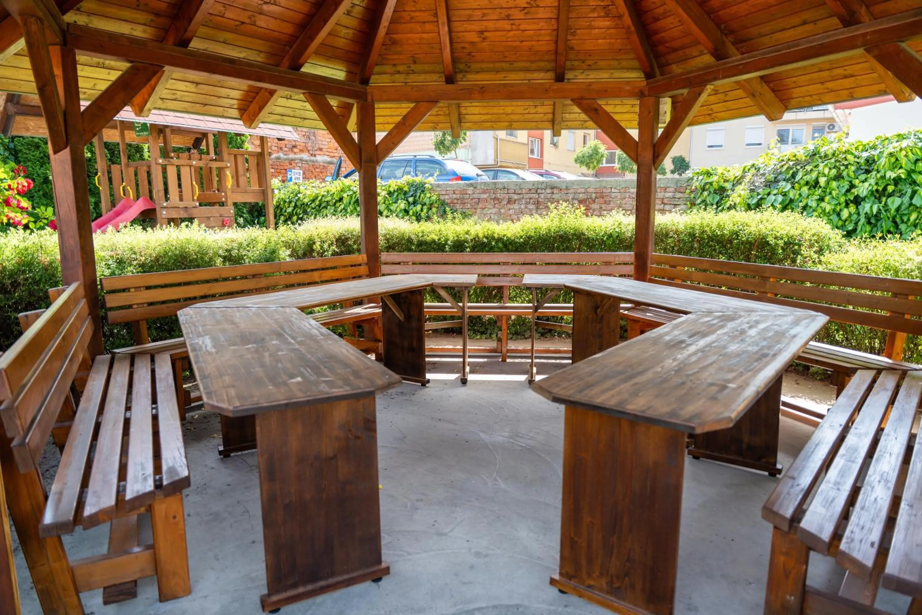 BBQ facilities in OÁZIS Hotel***
