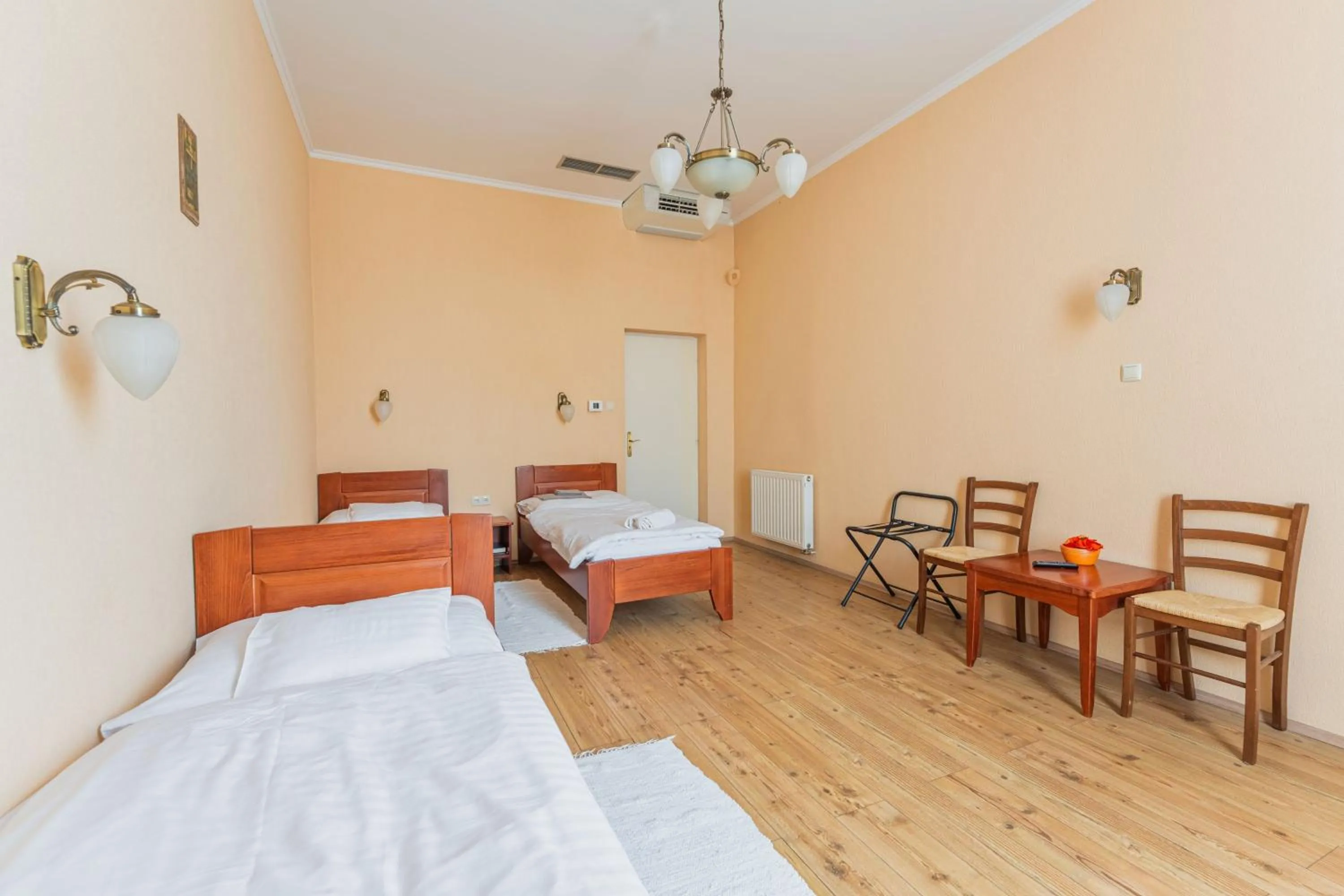 Photo of the whole room, Bed in OÁZIS Hotel***