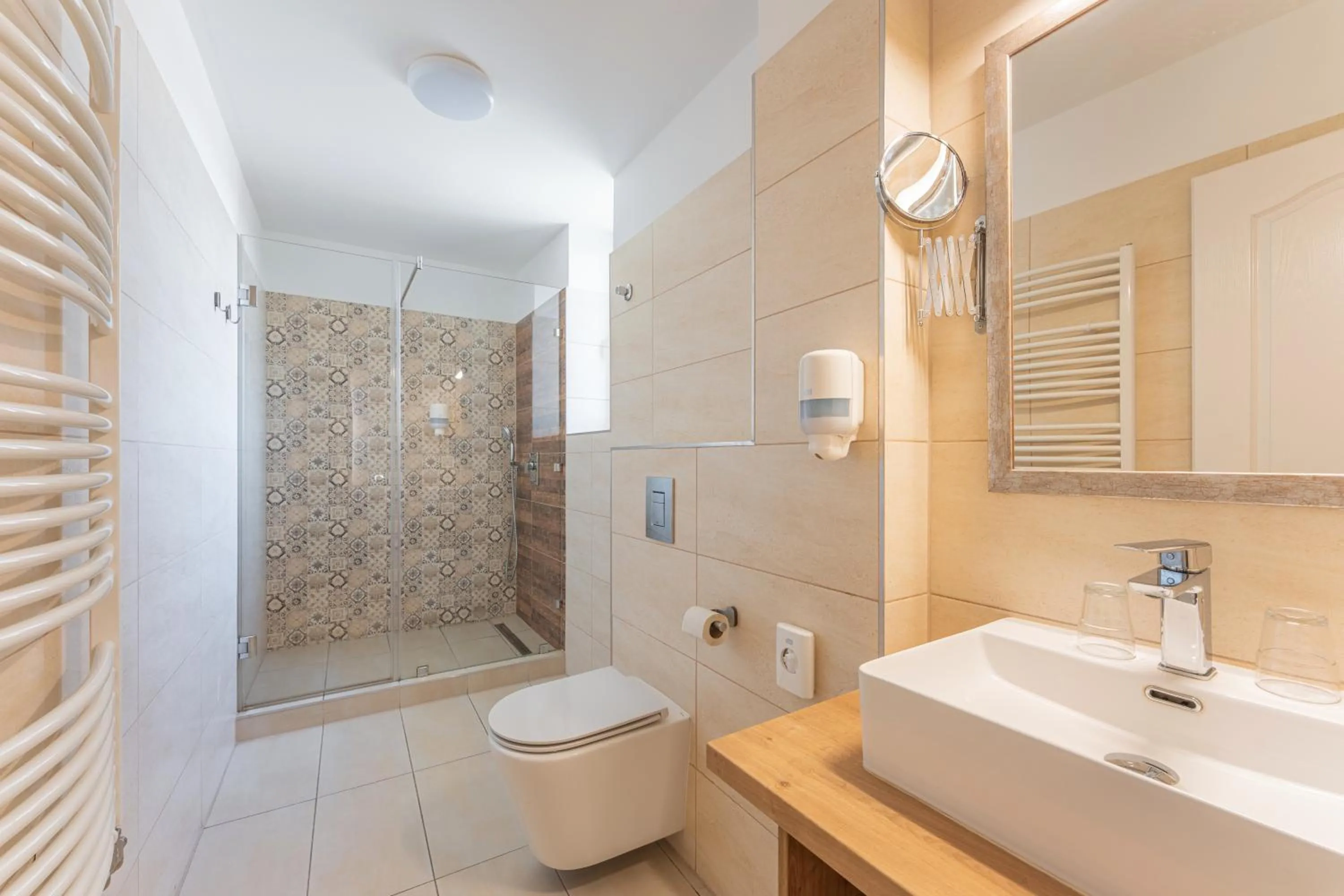 Shower in OÁZIS Hotel***