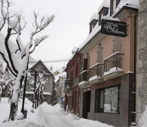 Facade/entrance in Albares