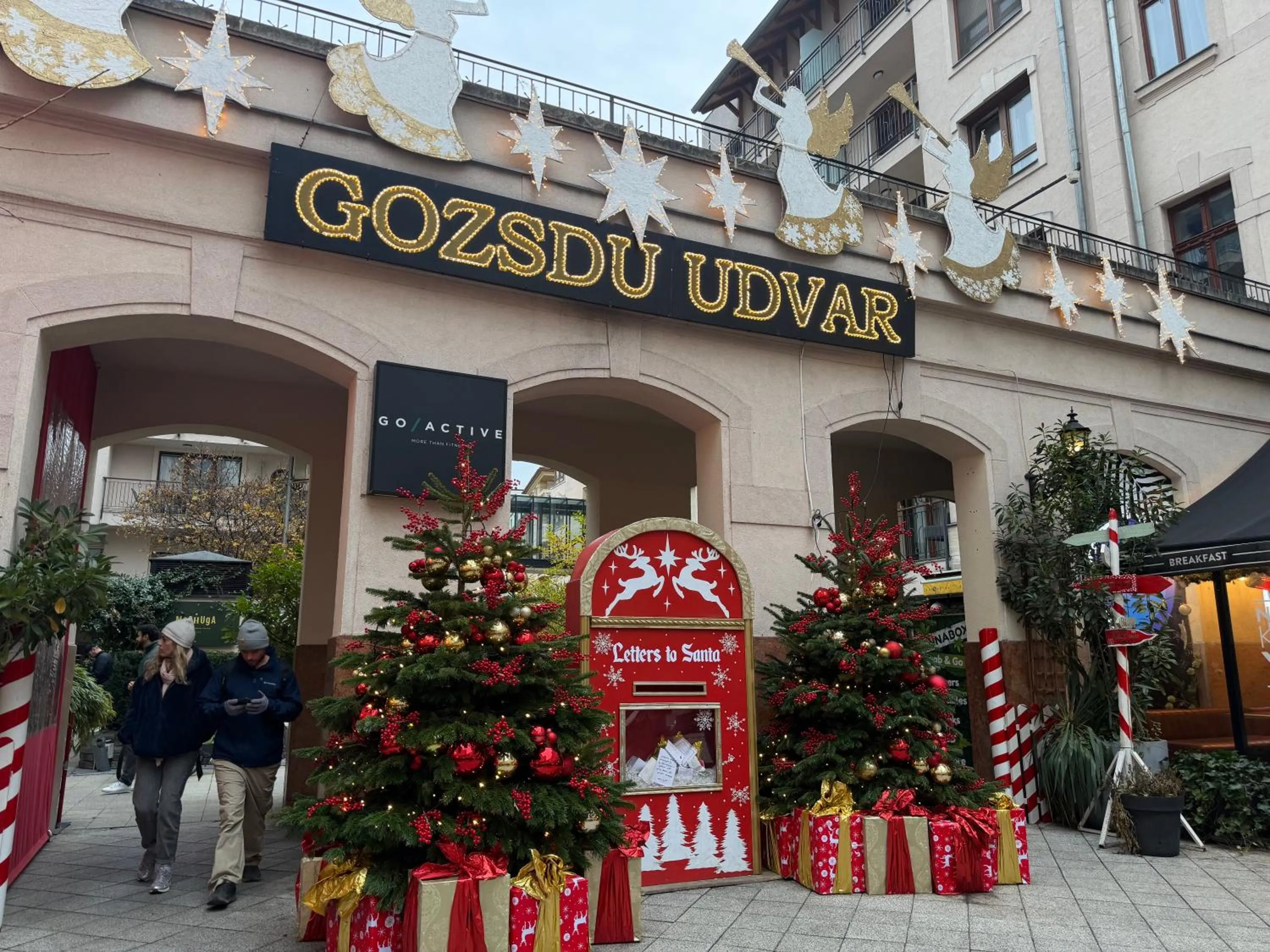 Restaurant/places to eat in Gozsdu Court Budapest