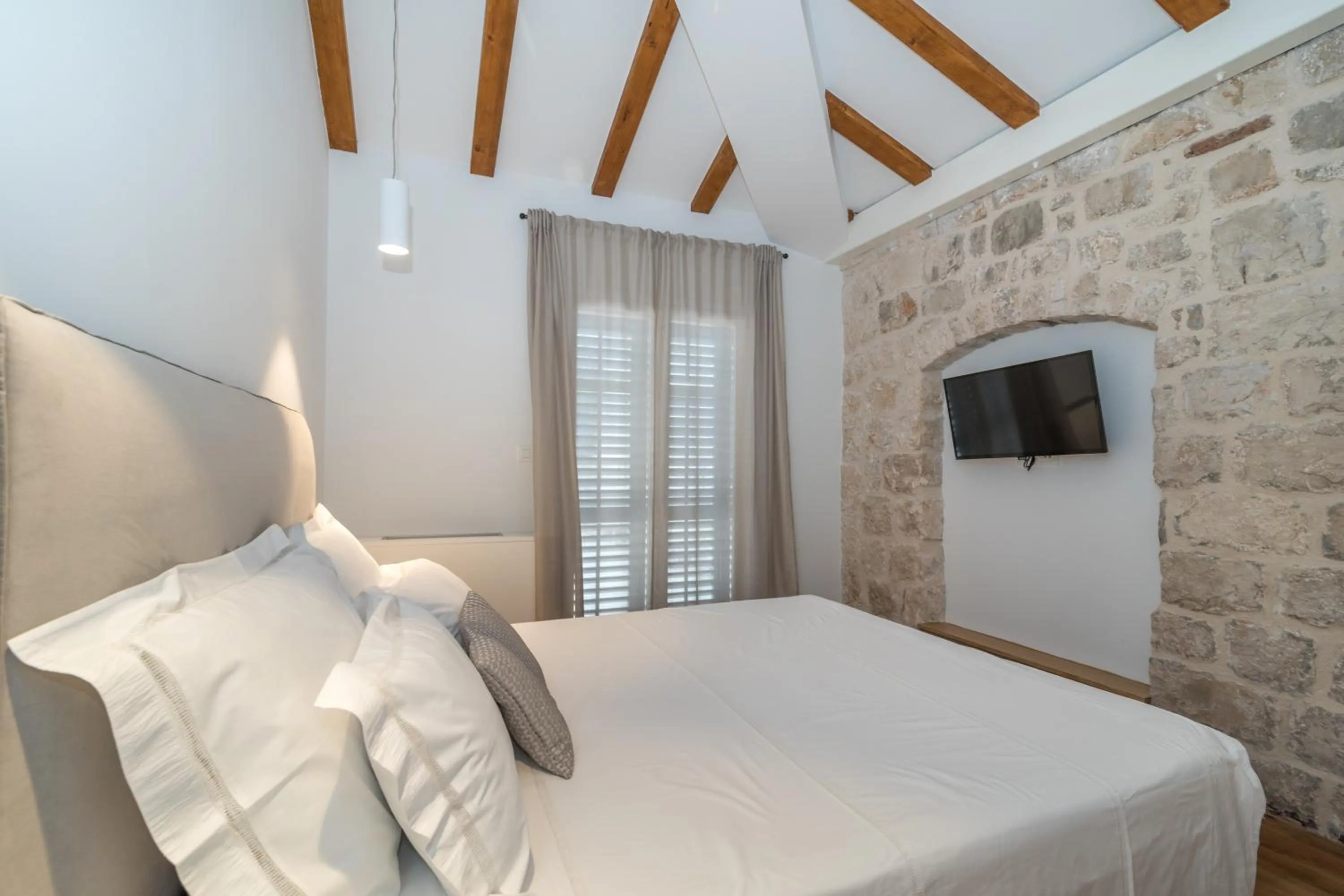 Bed in Bifora Heritage Hotel