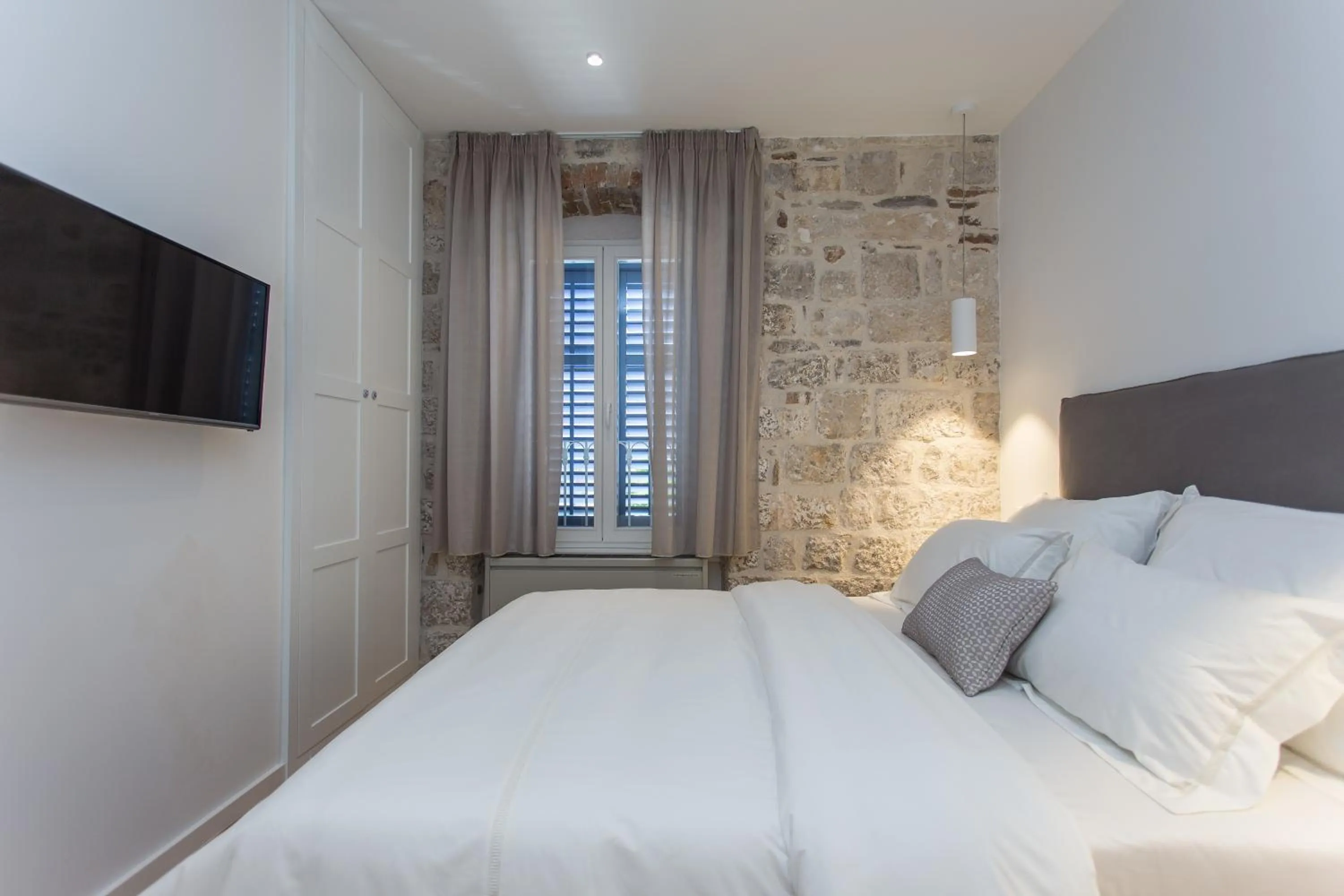 Bed in Bifora Heritage Hotel