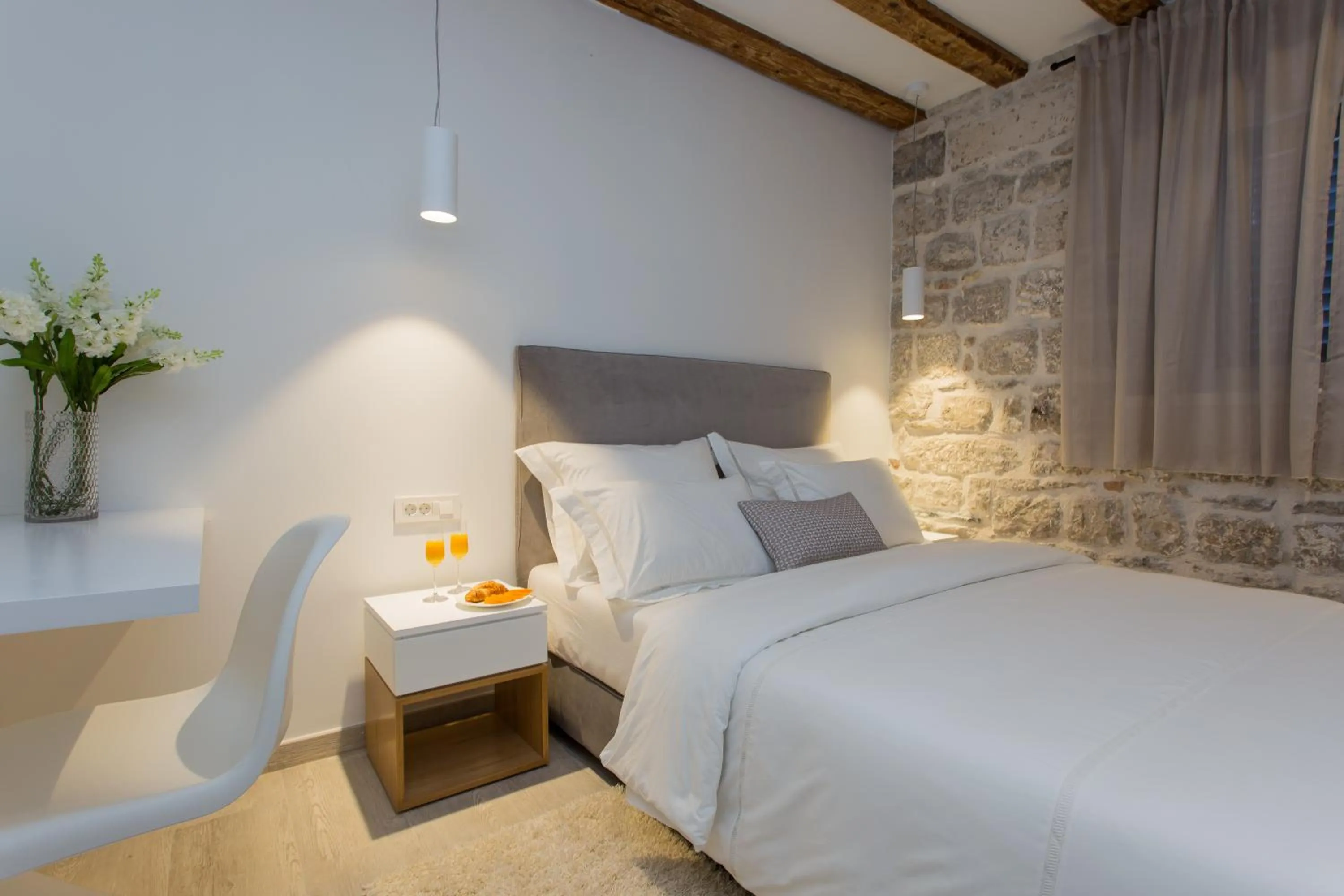 Bed in Bifora Heritage Hotel