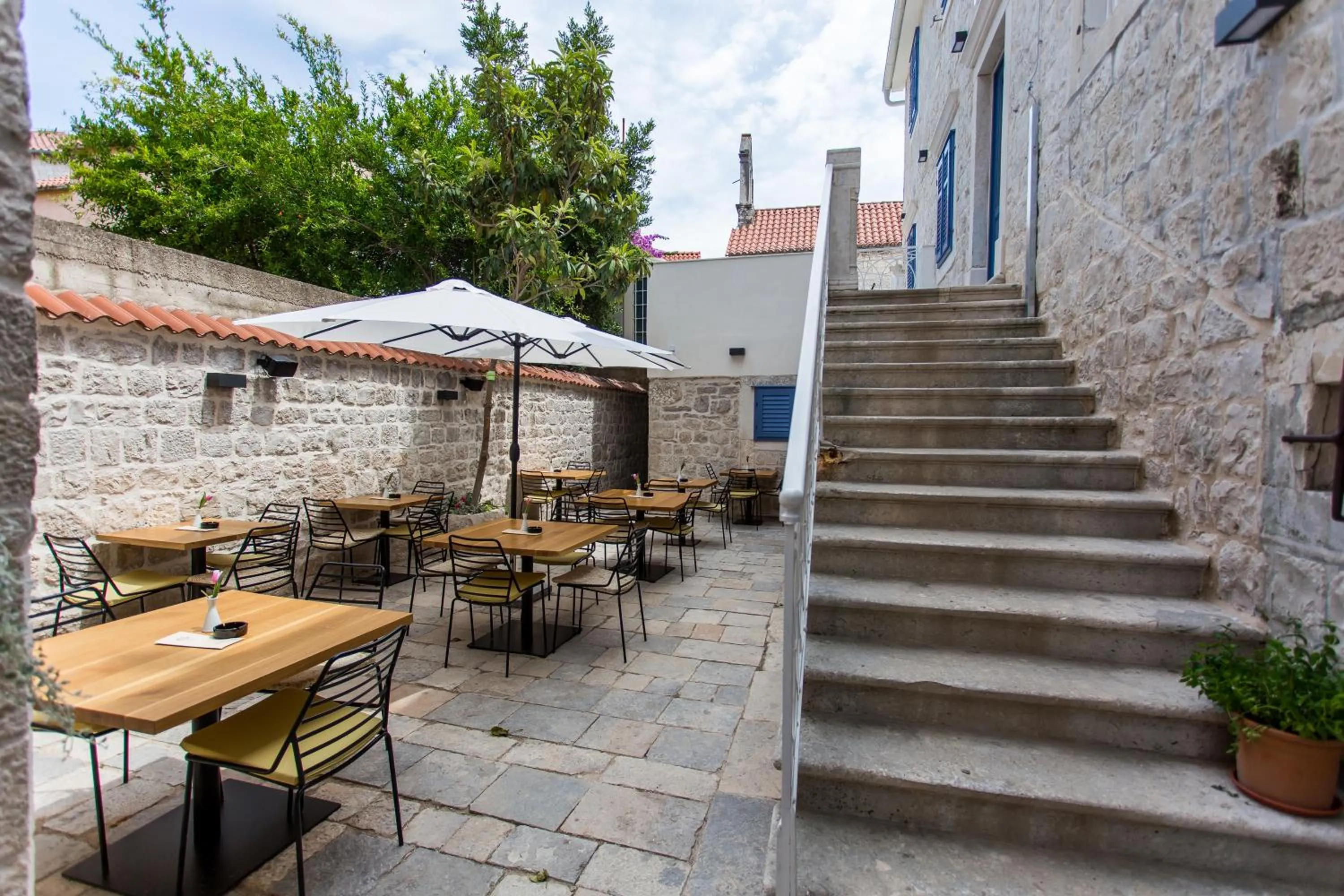 Restaurant/places to eat in Bifora Heritage Hotel